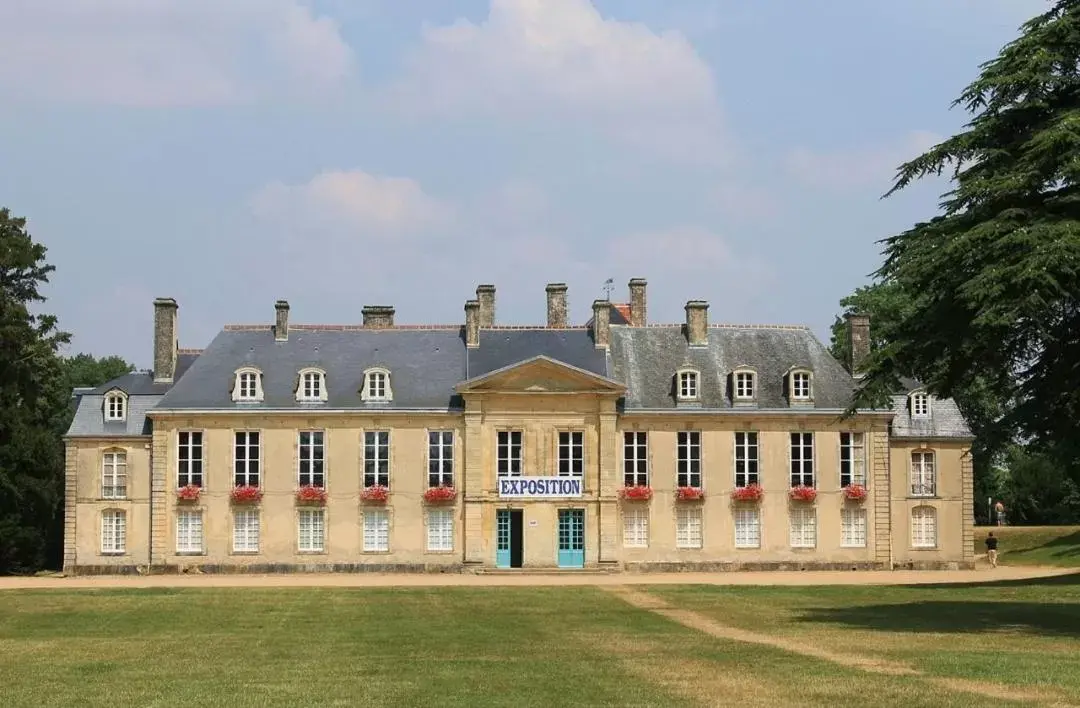 Landmark view, Property Building in Chambre d hôte