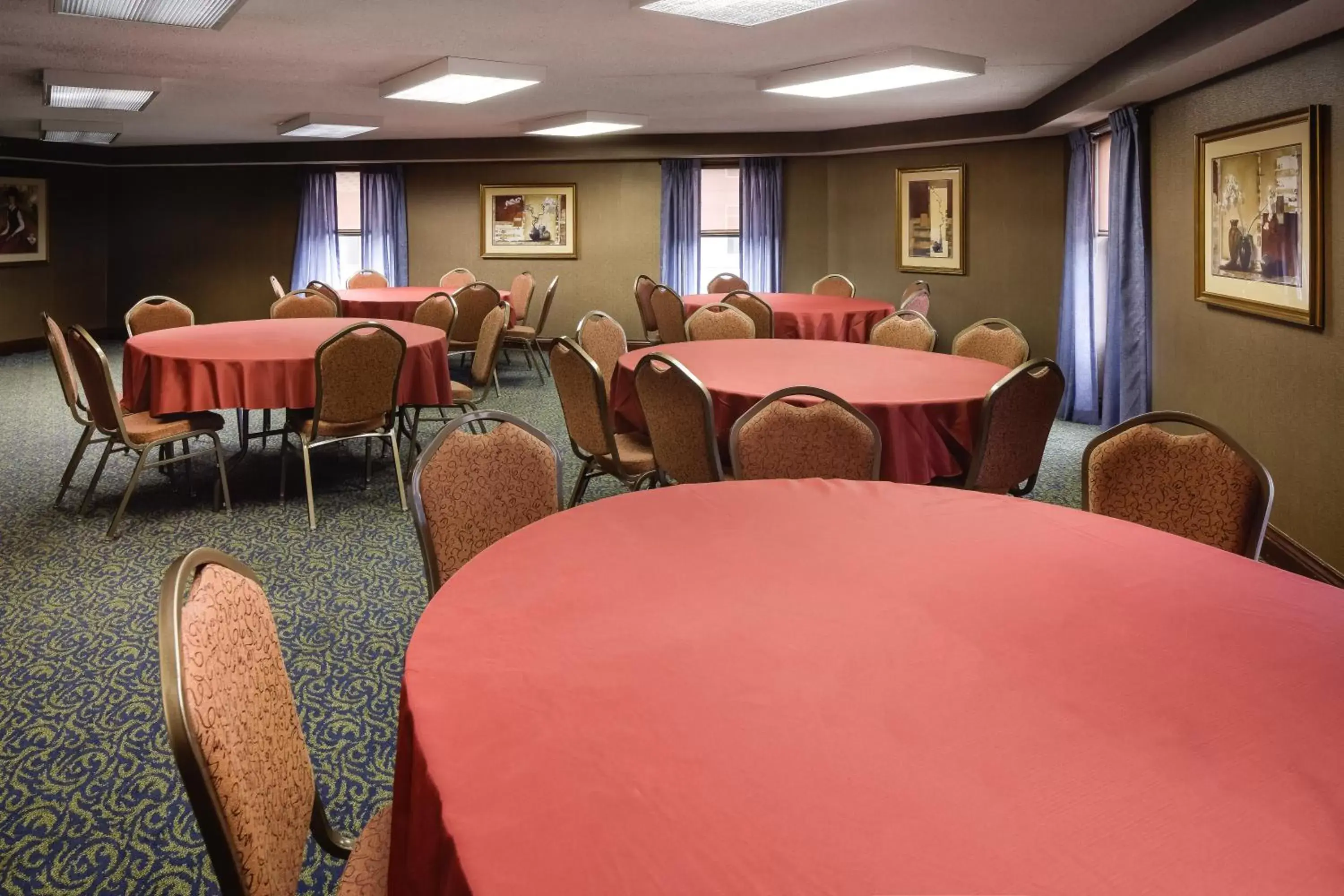 Restaurant/Places to Eat in Holiday Inn Dubuque/Galena, an IHG Hotel