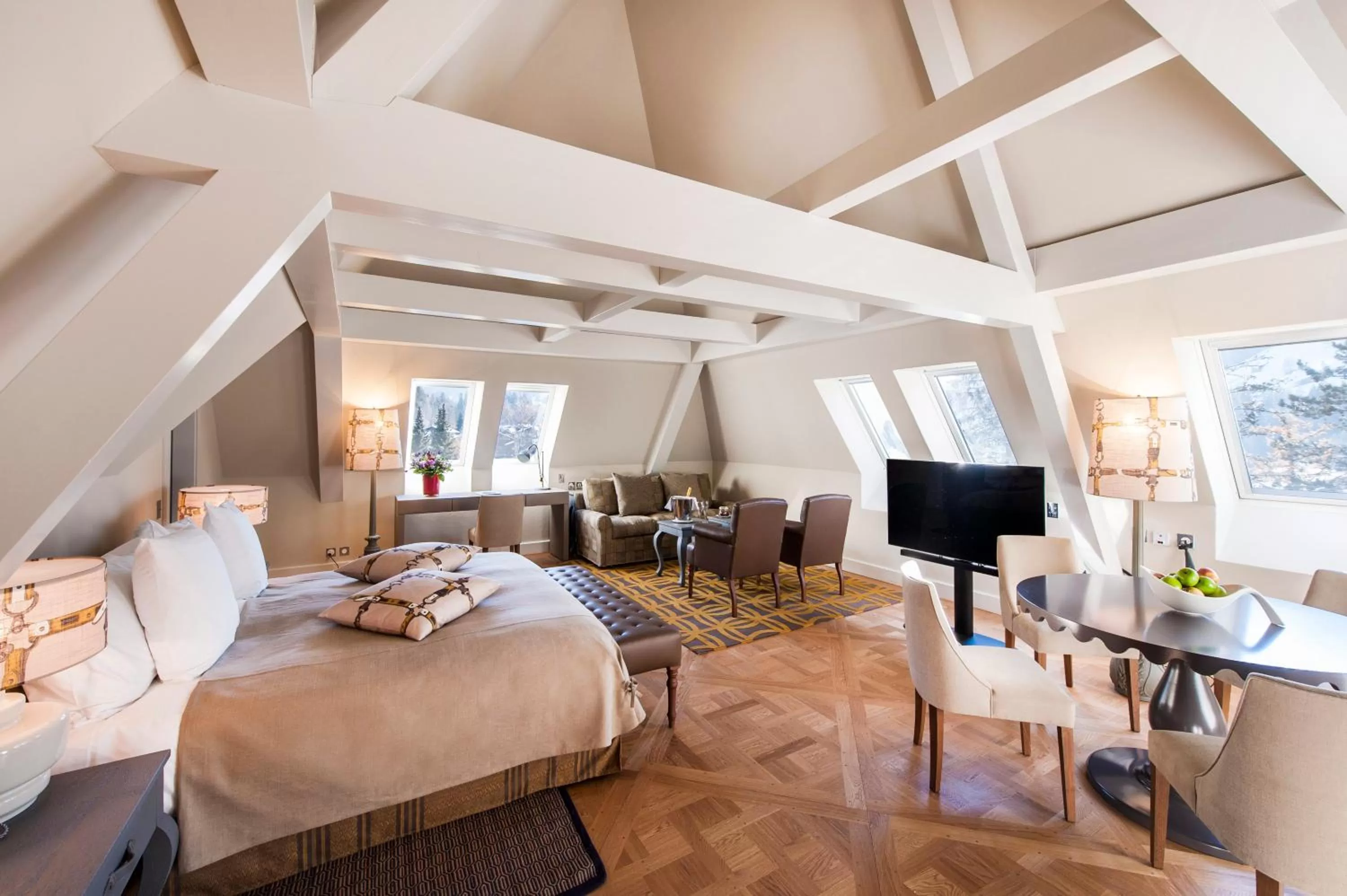 Staff, Bed in Le Grand Bellevue