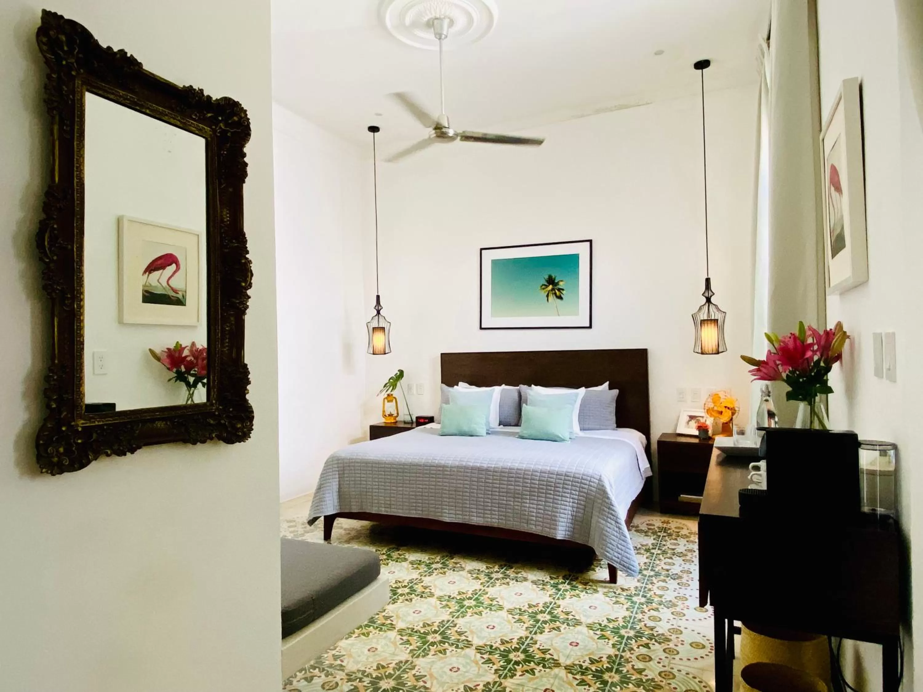 Coffee/tea facilities, Bed in The Diplomat Boutique Hotel