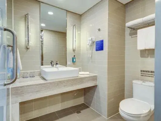 Bathroom in Holiday Inn Express Xi'an High-Tech Zone, an IHG Hotel