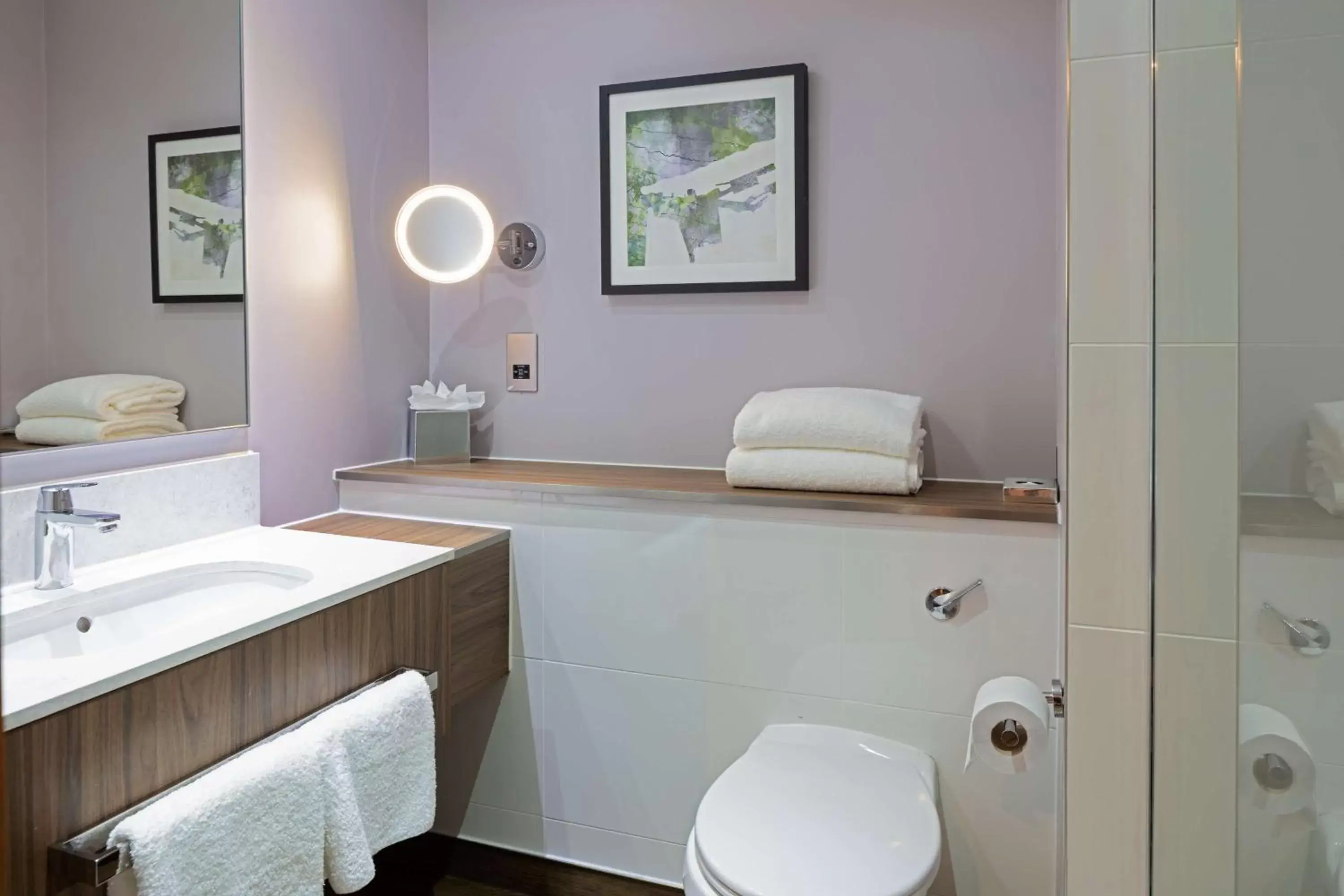 Toilet, Bathroom in DoubleTree by Hilton Edinburgh Airport