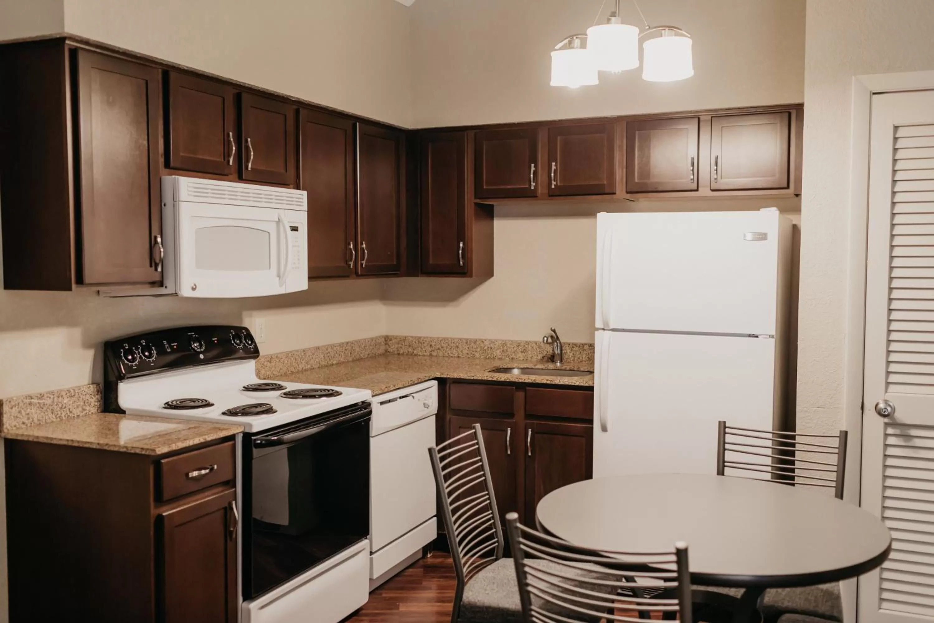 Kitchen or kitchenette in Eastland Suites Hotel & Conference Ctr, Trademark by Wyndham