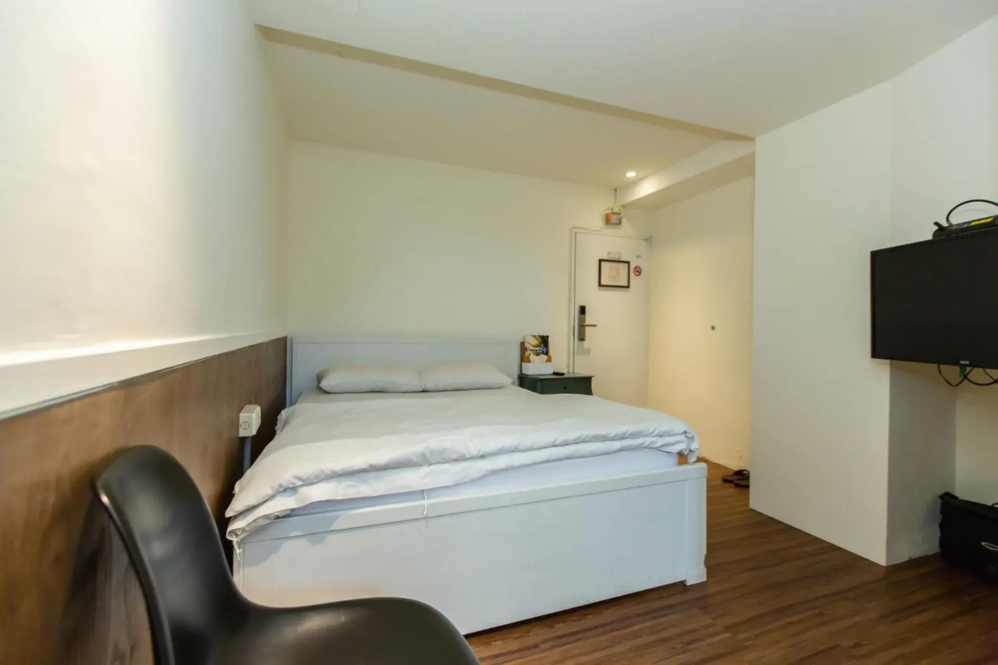 Photo of the whole room, Bed in Mr Lobster's Secret Den Design Hostel
