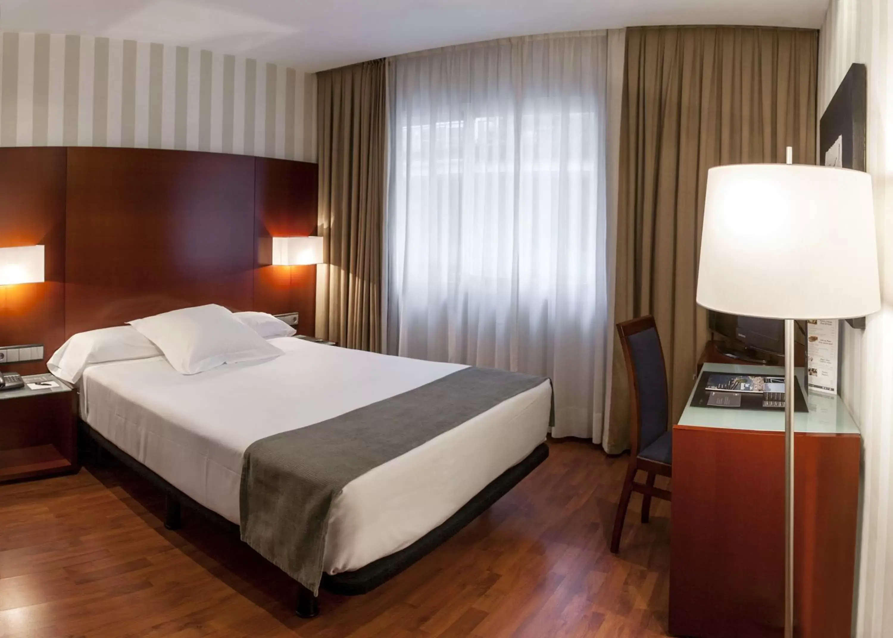 Bed, Room Photo in Zenit Málaga