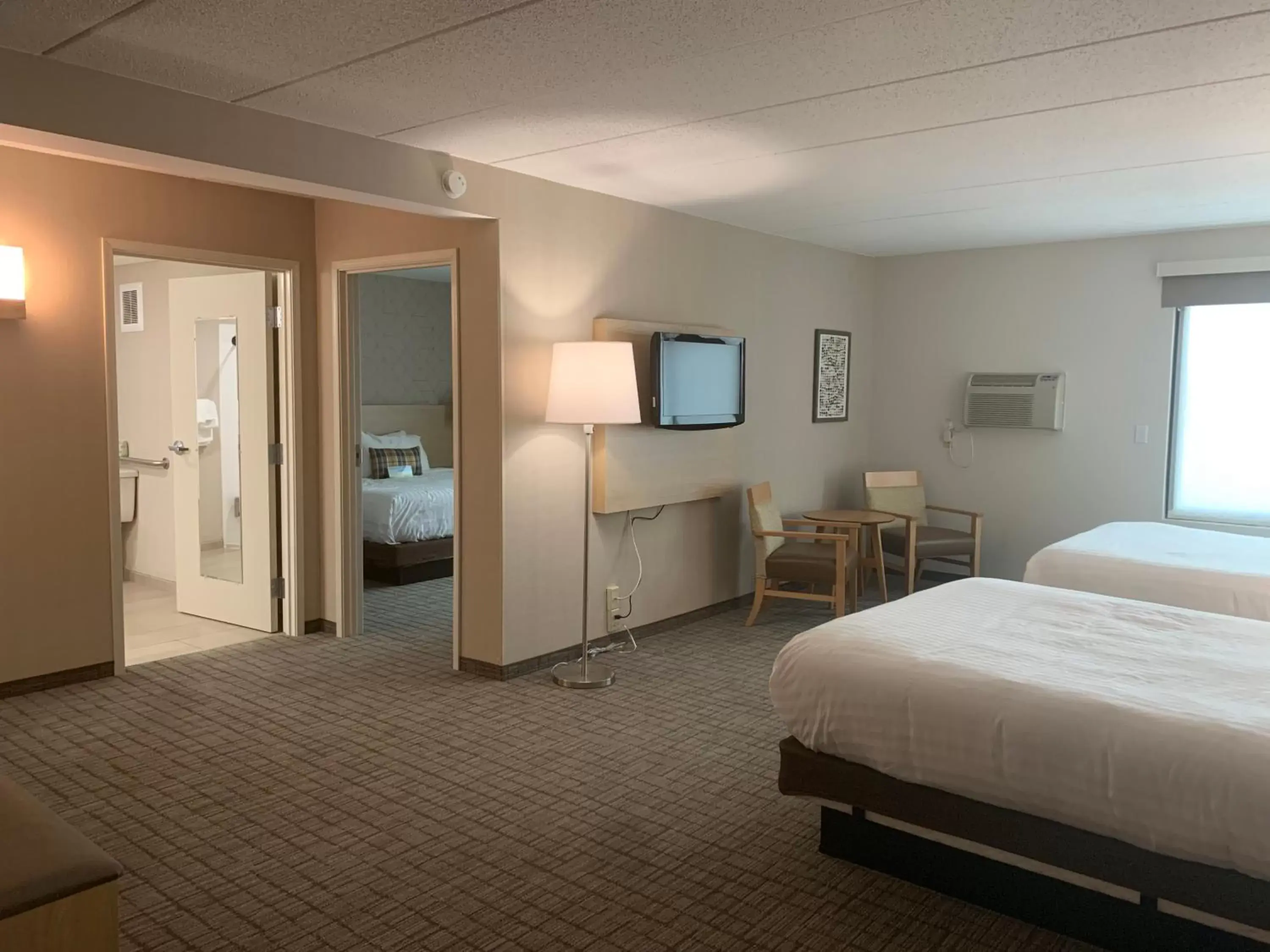 Queen Room with Two Queen Beds and King Bed - Mobility Accessible/Non-Smoking in Days Inn & Suites by Wyndham Duluth by the Mall Queen Room with Two Queen Beds and King Bed - Mobility Accessible/Non-Smoking in Days Inn & Suites by Wyndham Duluth by the Mall