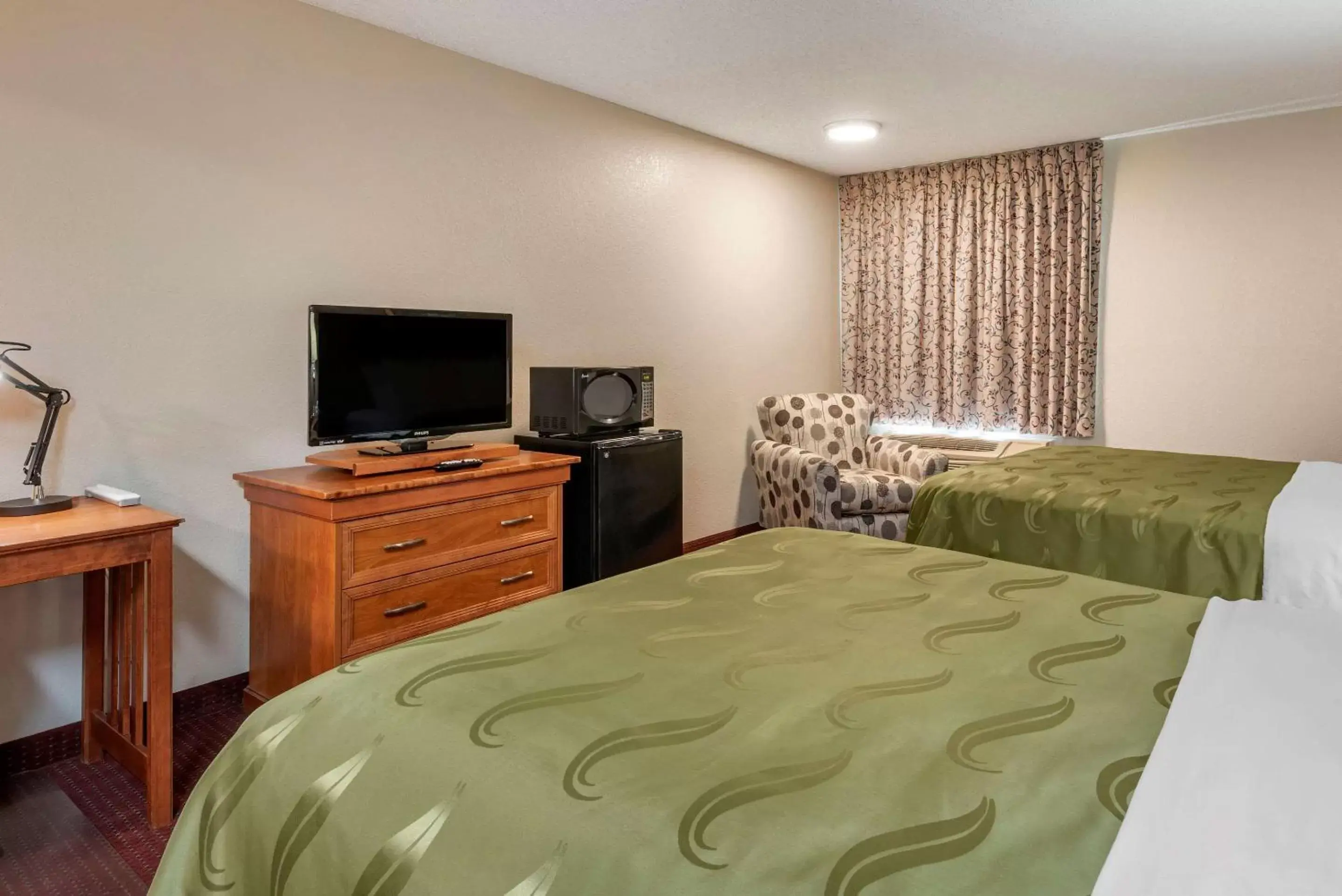 Photo of the whole room, Bed in Quality Inn Grand Junction near University