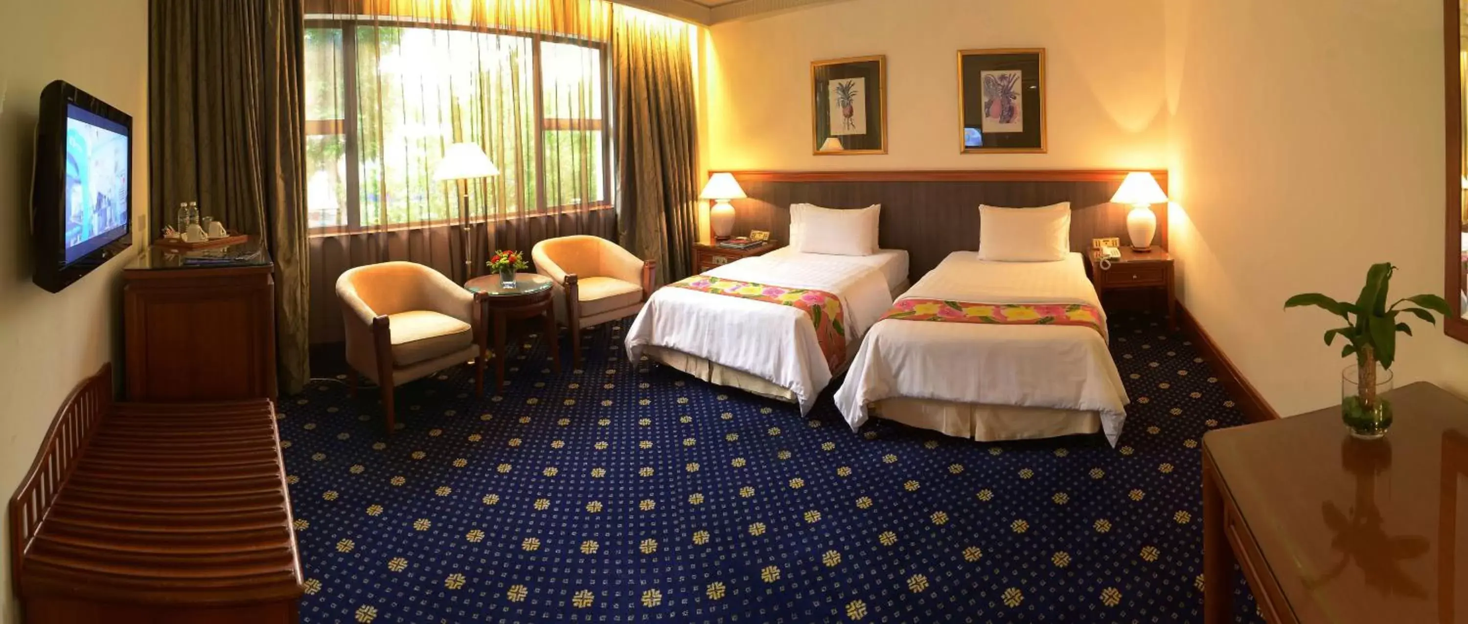 Deluxe Twin Room in The Jesselton Hotel