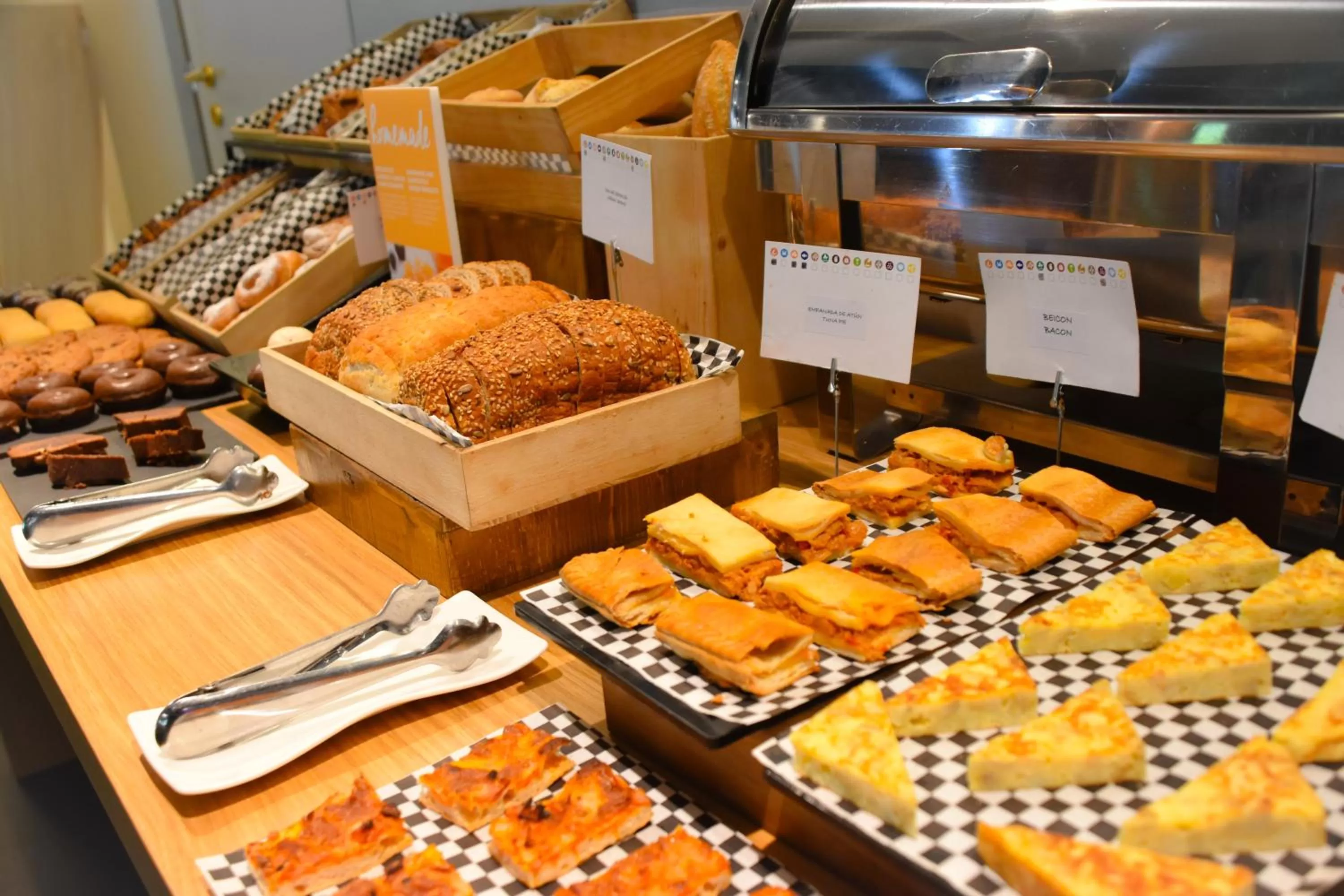 Breakfast in Aparthotel Atenea Valles