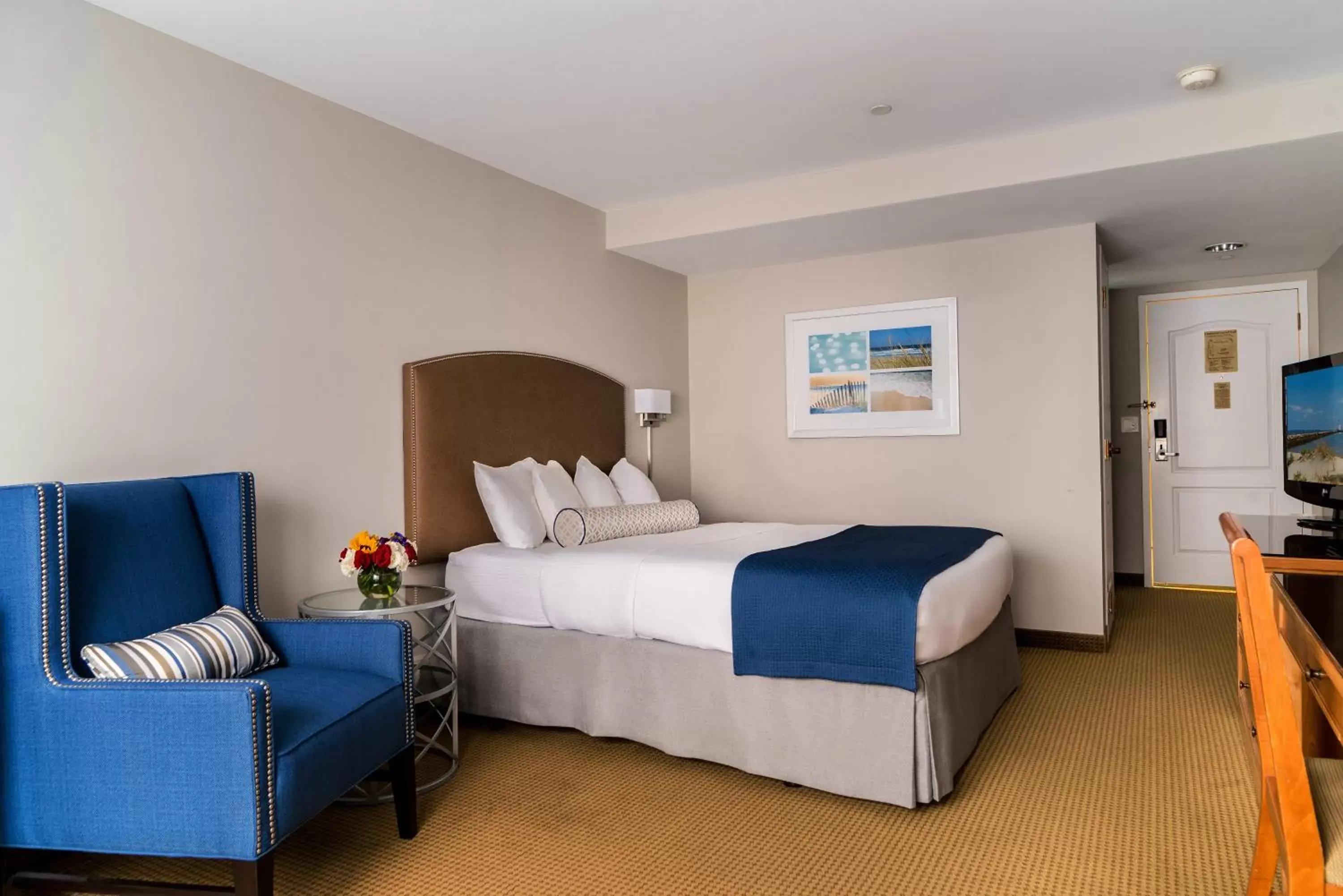 Standard Queen Room in Water's Edge Resort & Spa