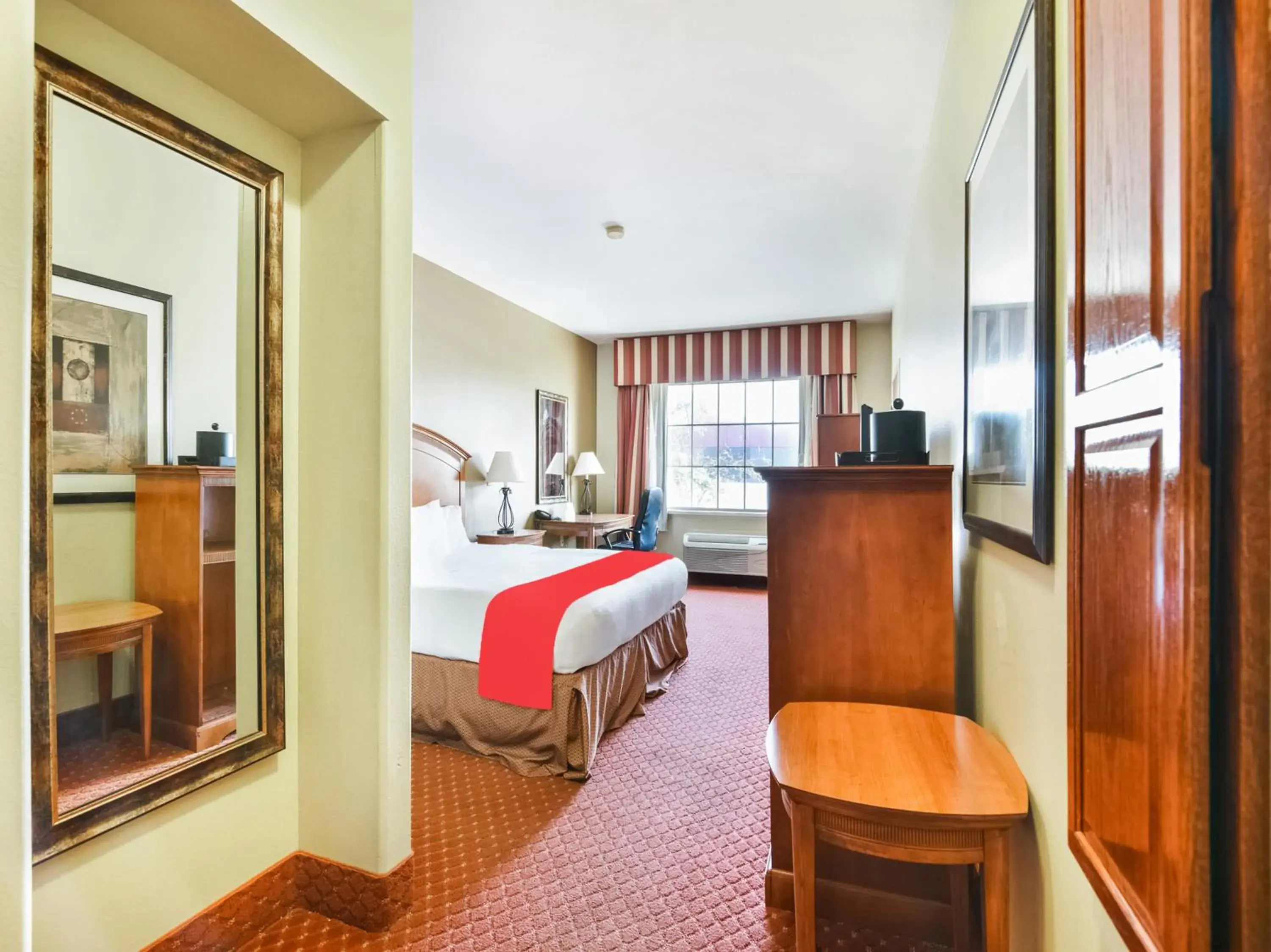 Bedroom in OYO Townhouse Oklahoma City Airport