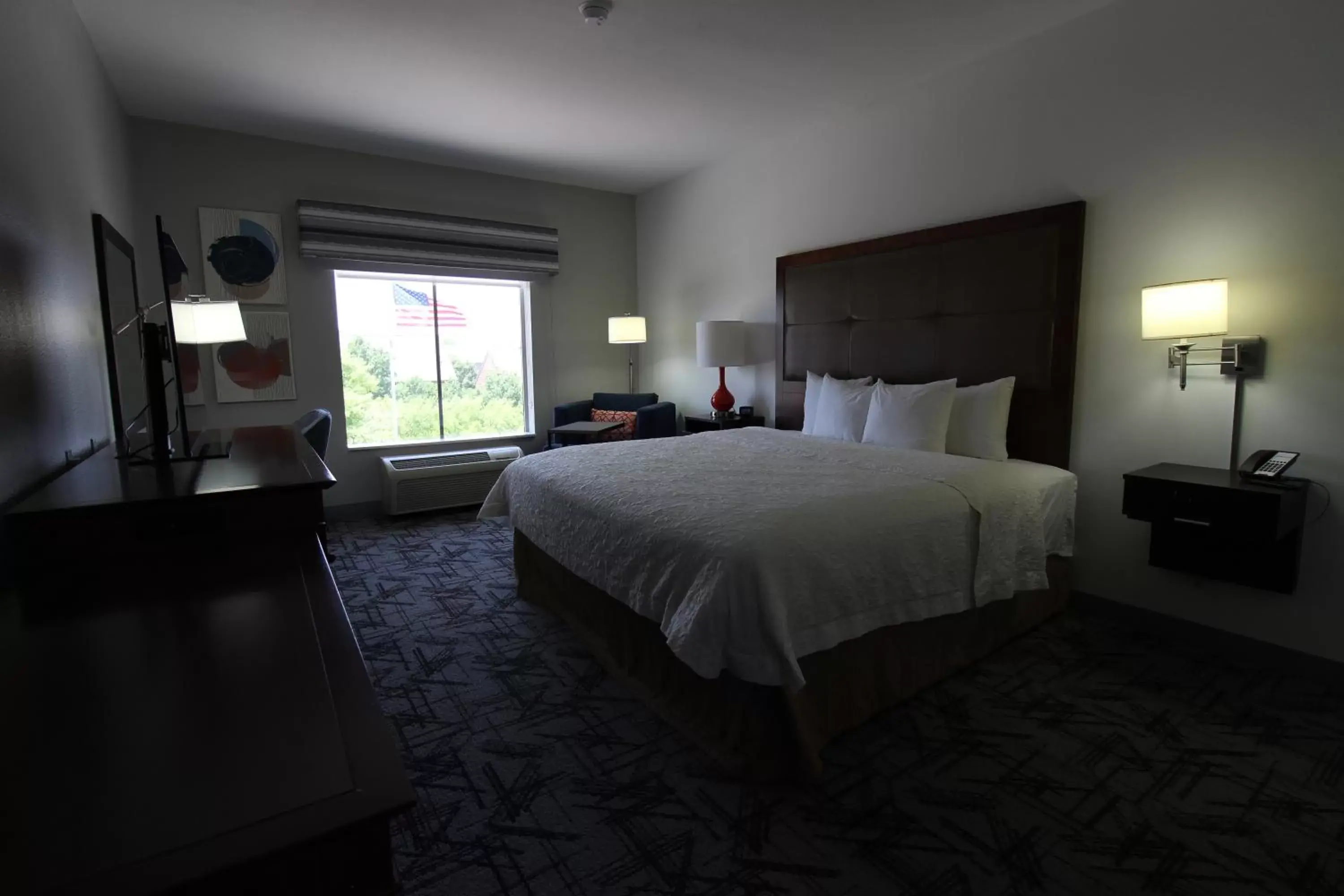 Bed in Hampton Inn By Hilton & Suites Denton