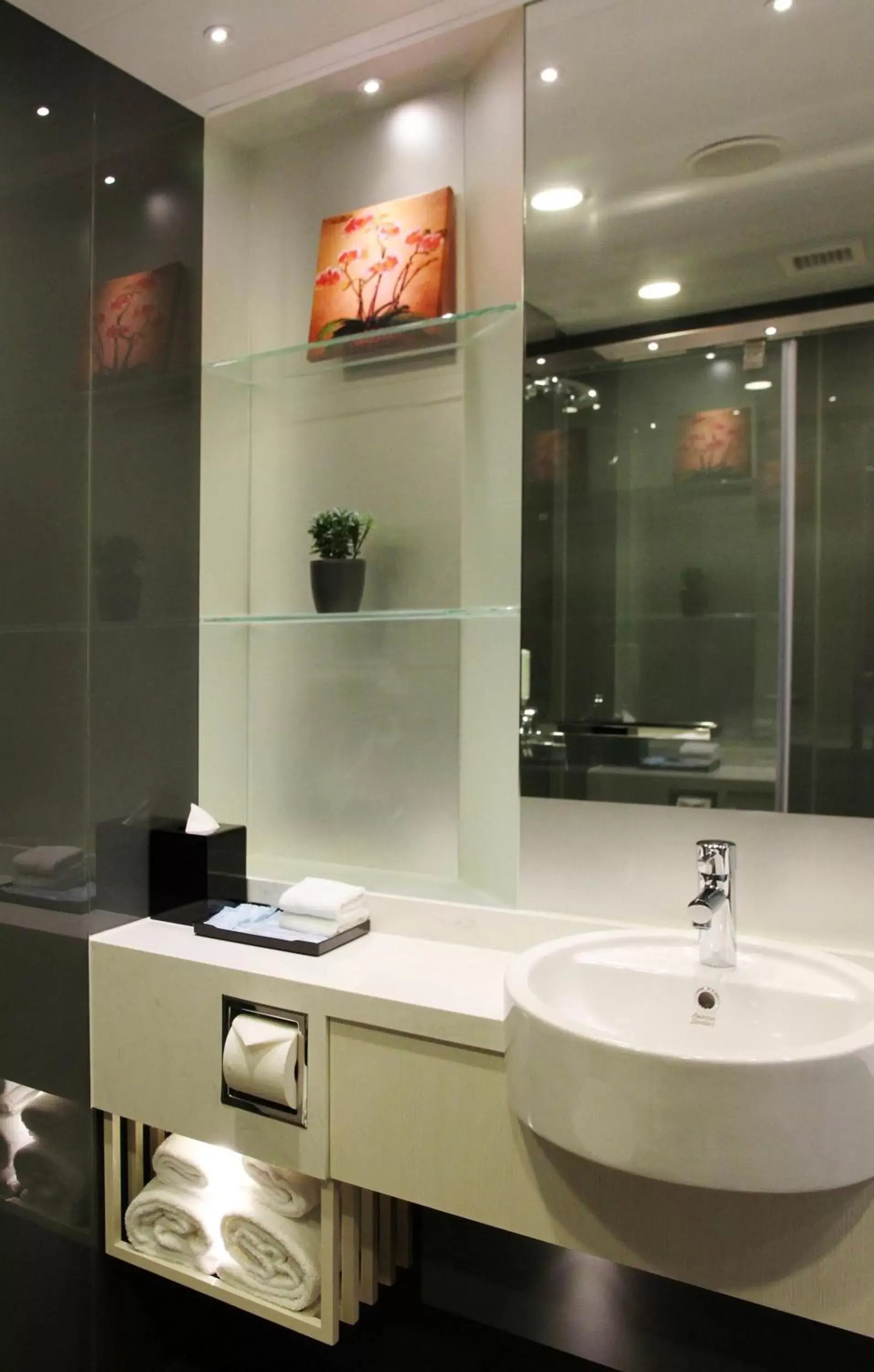 Bathroom in Stanford Hotel Hong Kong