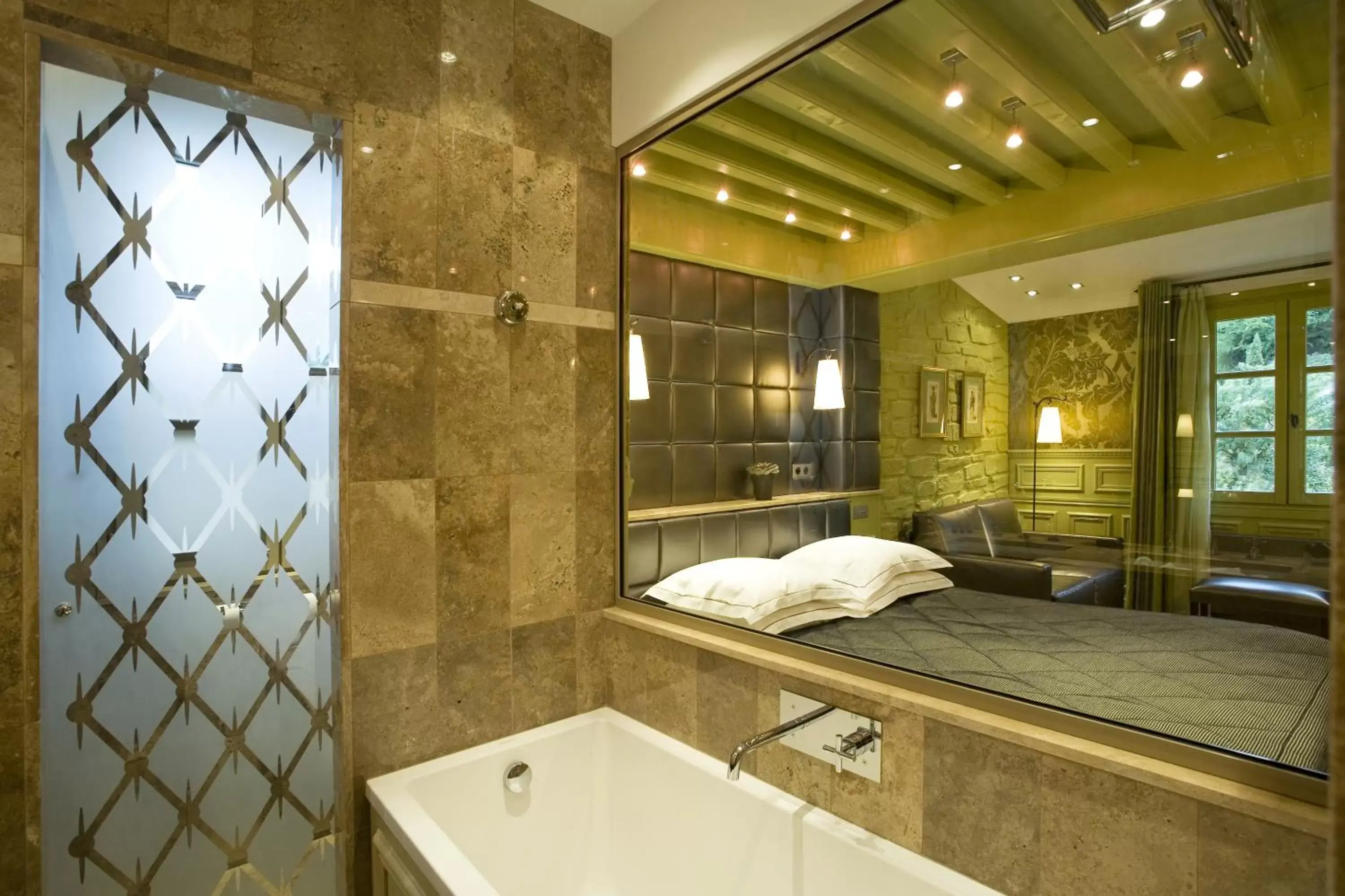 Shower, Bathroom in Hôtel du Château & Spa - Les Collectionneurs