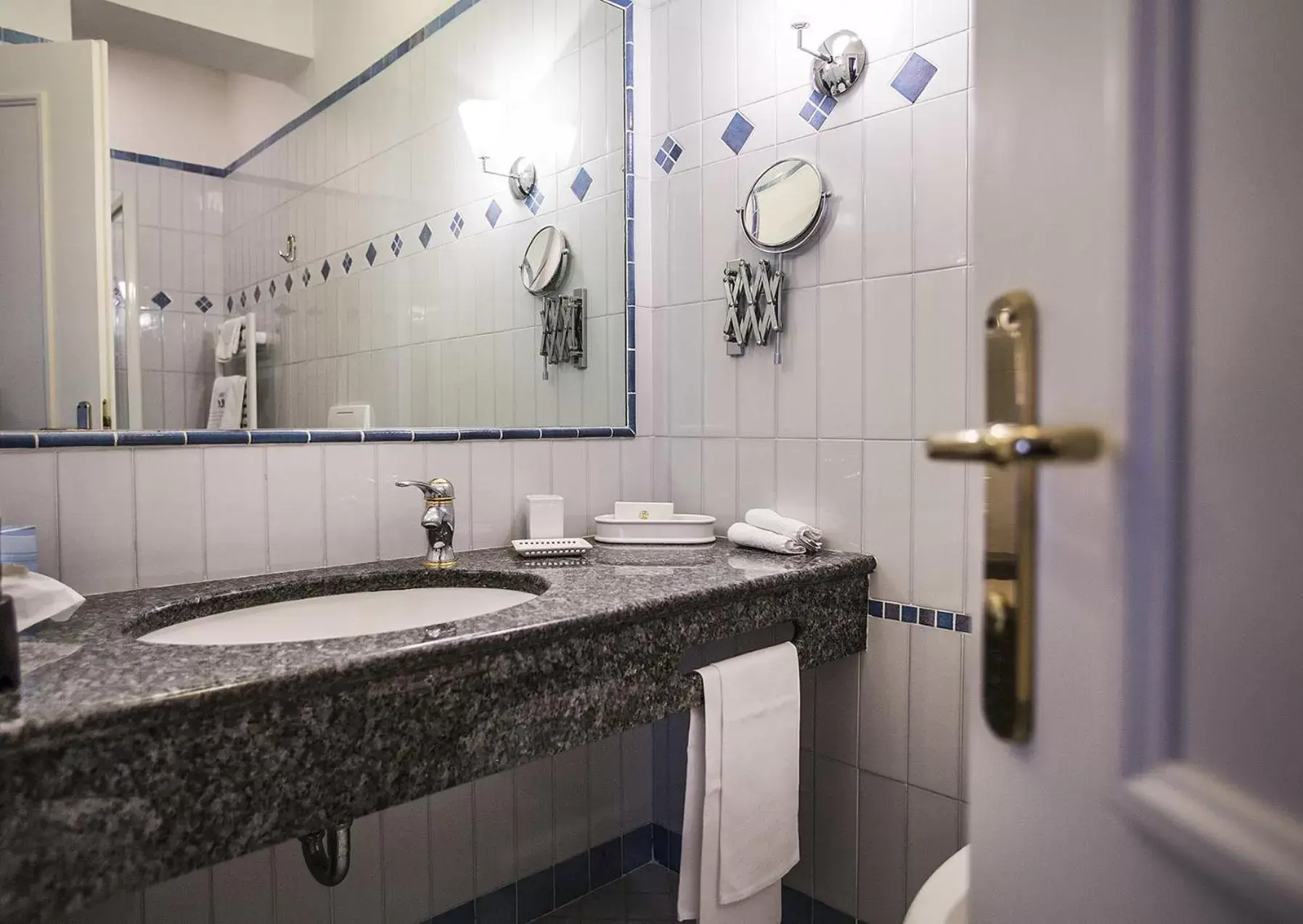 Bathroom in Regina Adelaide Hotel & SPA
