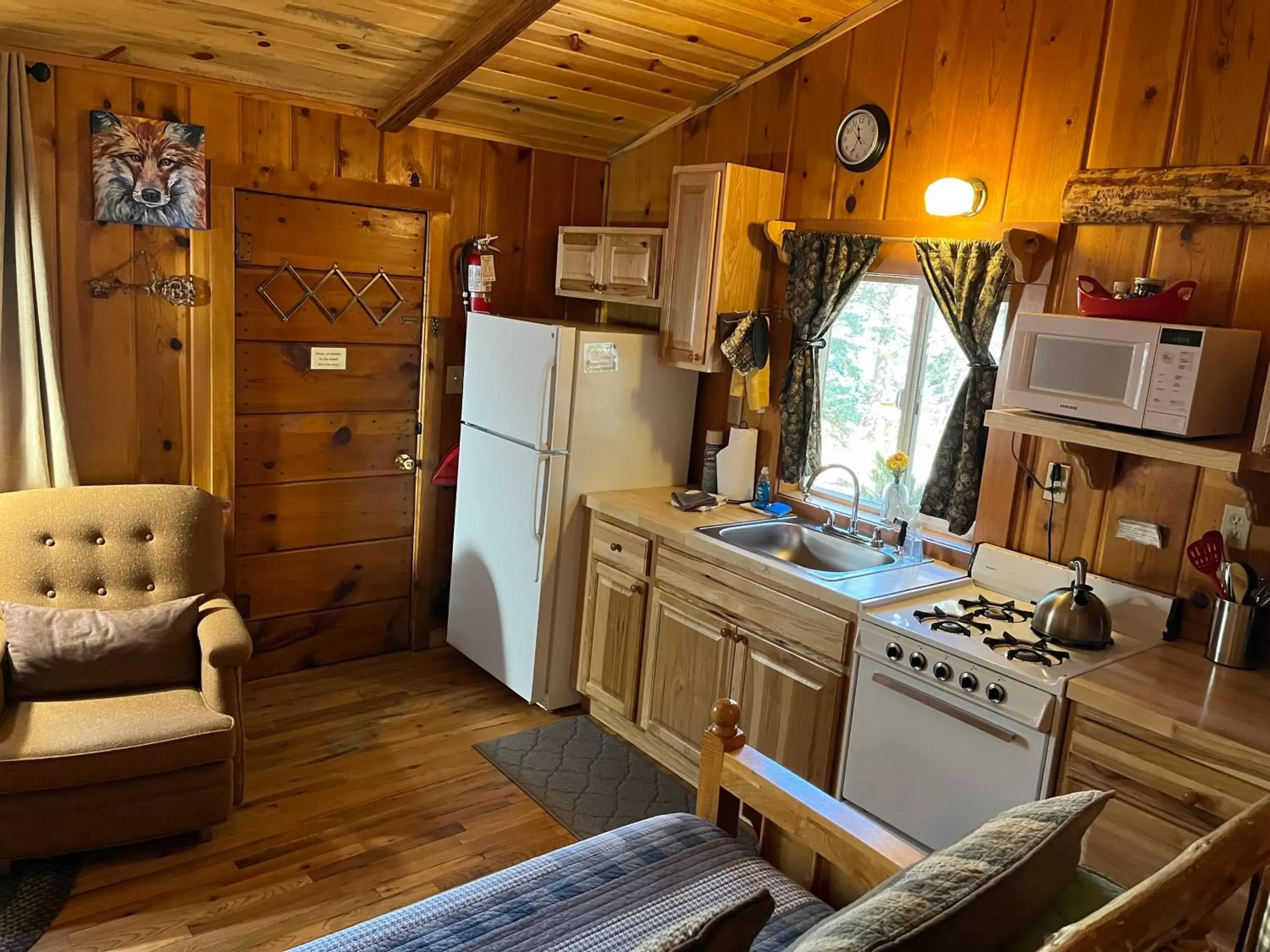 Kitchen/Kitchenette in Pine Haven Resort