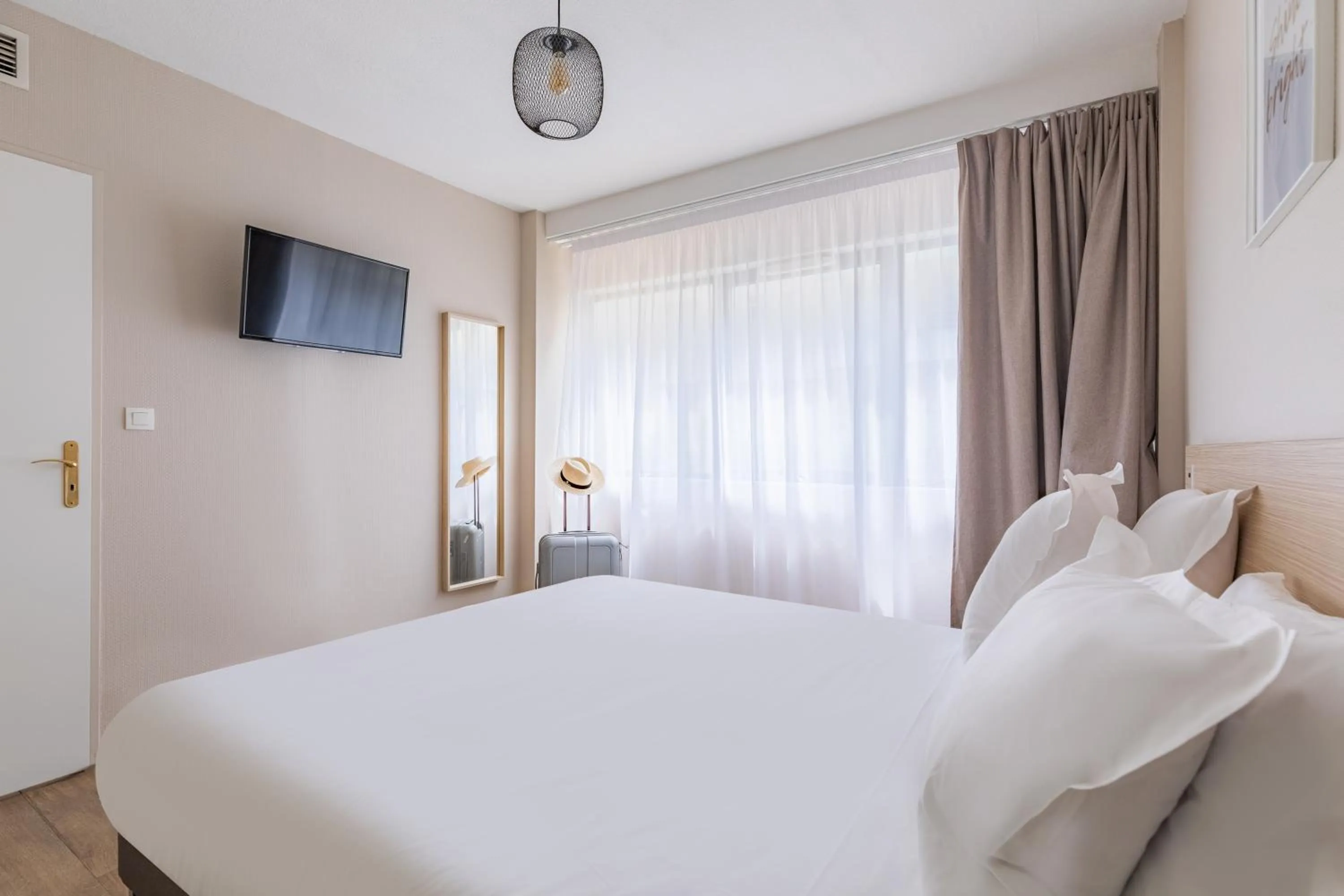 Bed in Appart'City Classic Bordeaux Centre