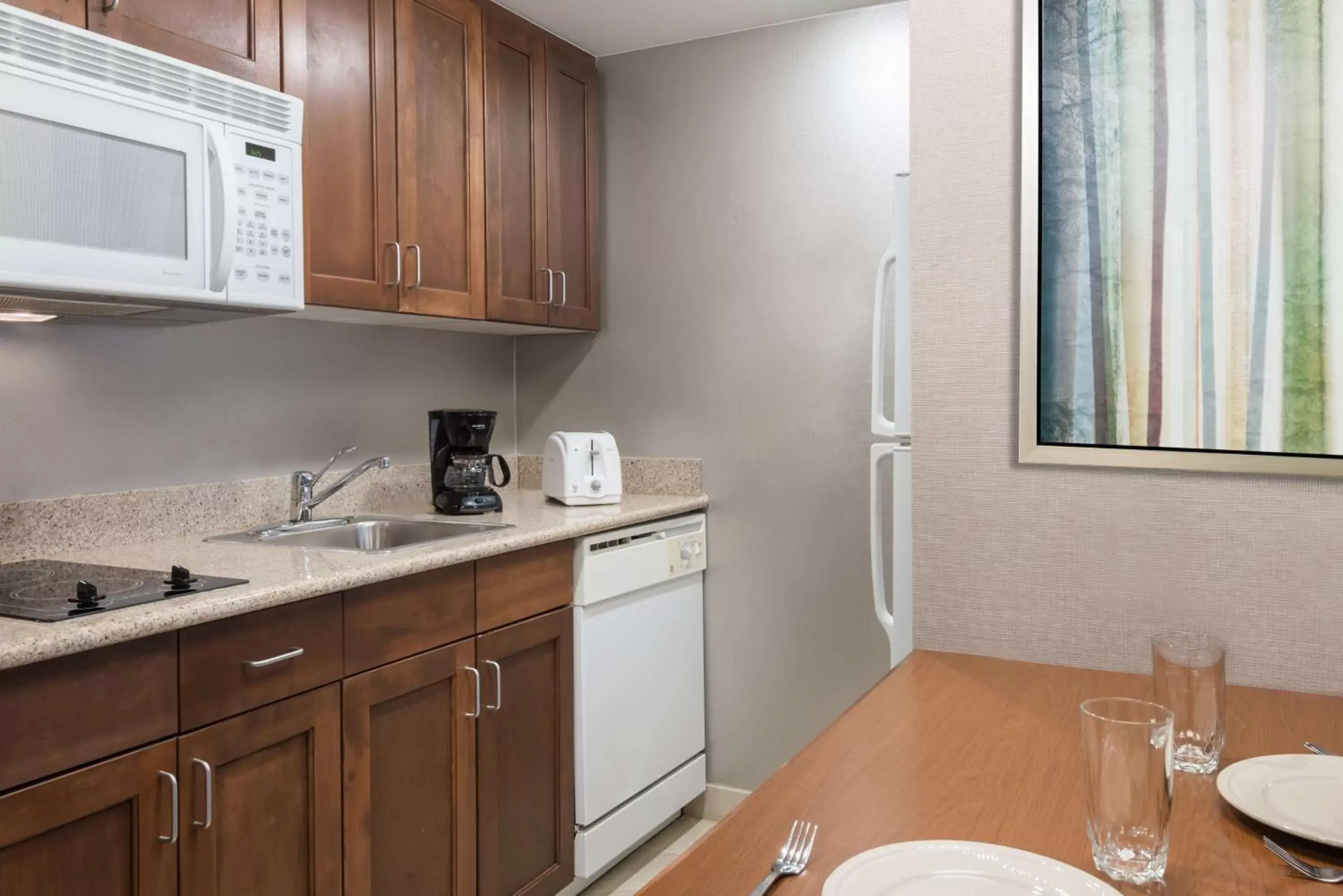 Kitchen or kitchenette, Kitchen/Kitchenette in Homewood Suites by Hilton Holyoke-Springfield/North