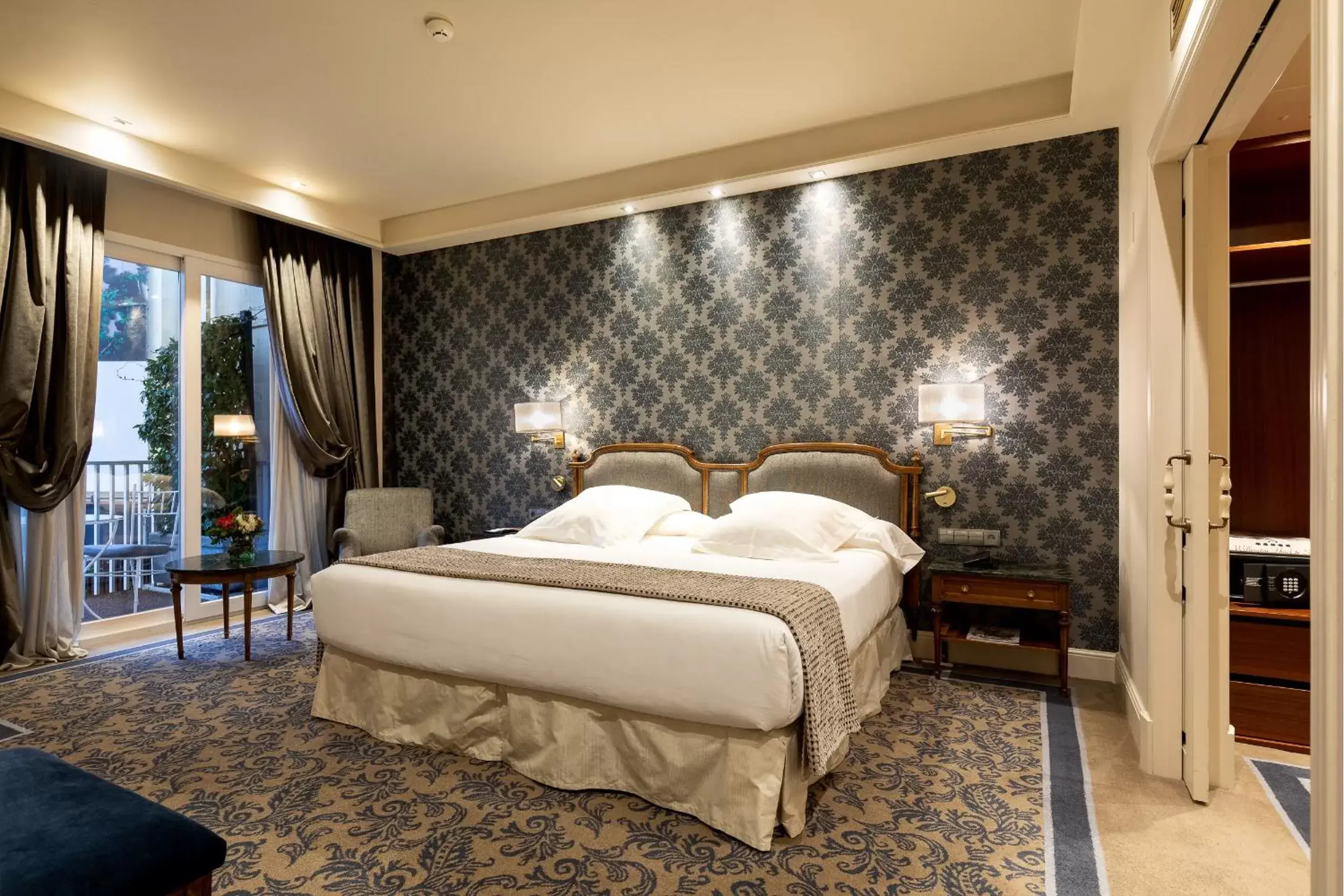 Bed in Wellington Hotel & Spa Madrid