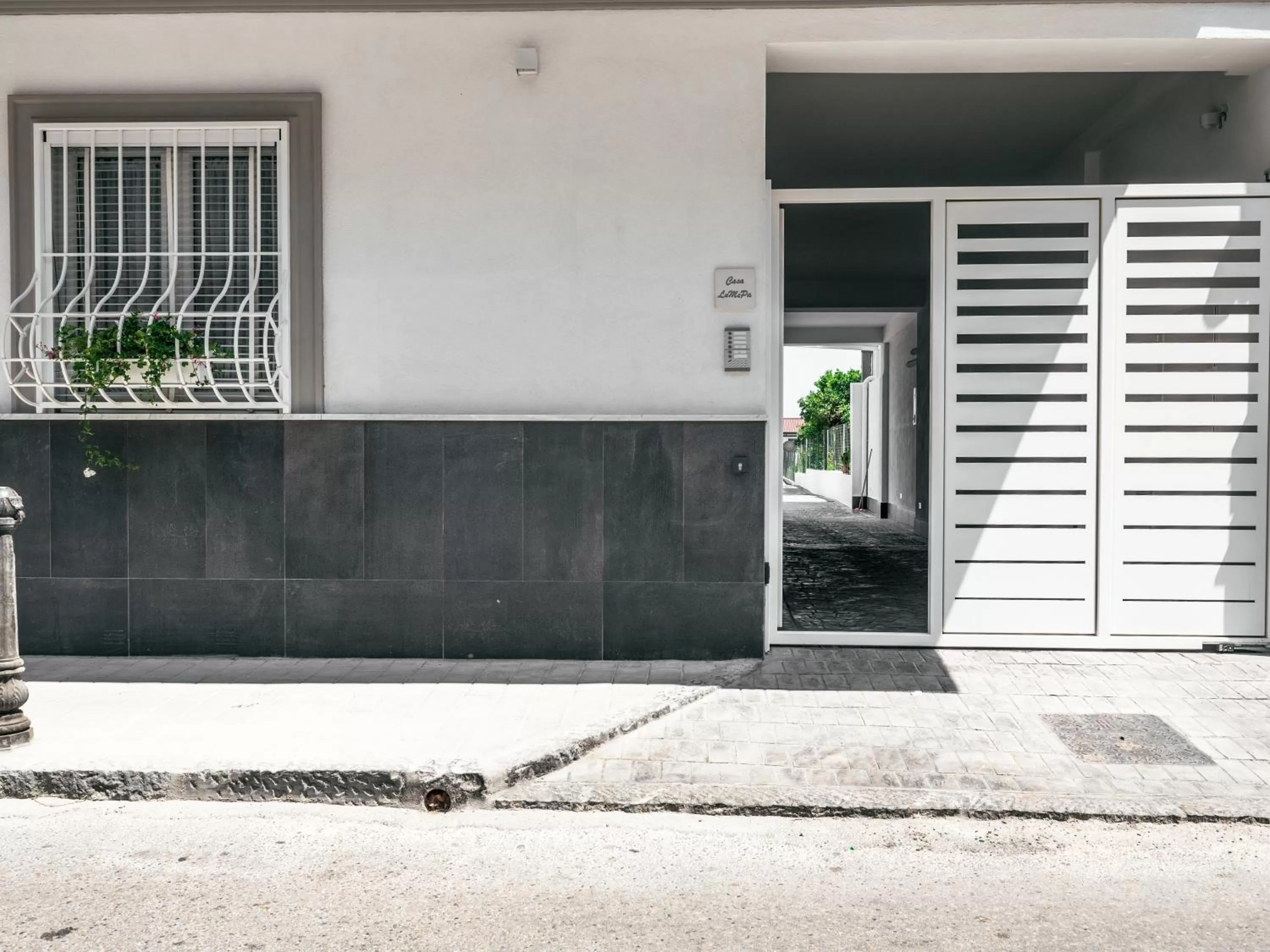 Facade/entrance in Sweet Country Home - Casa LuMePa