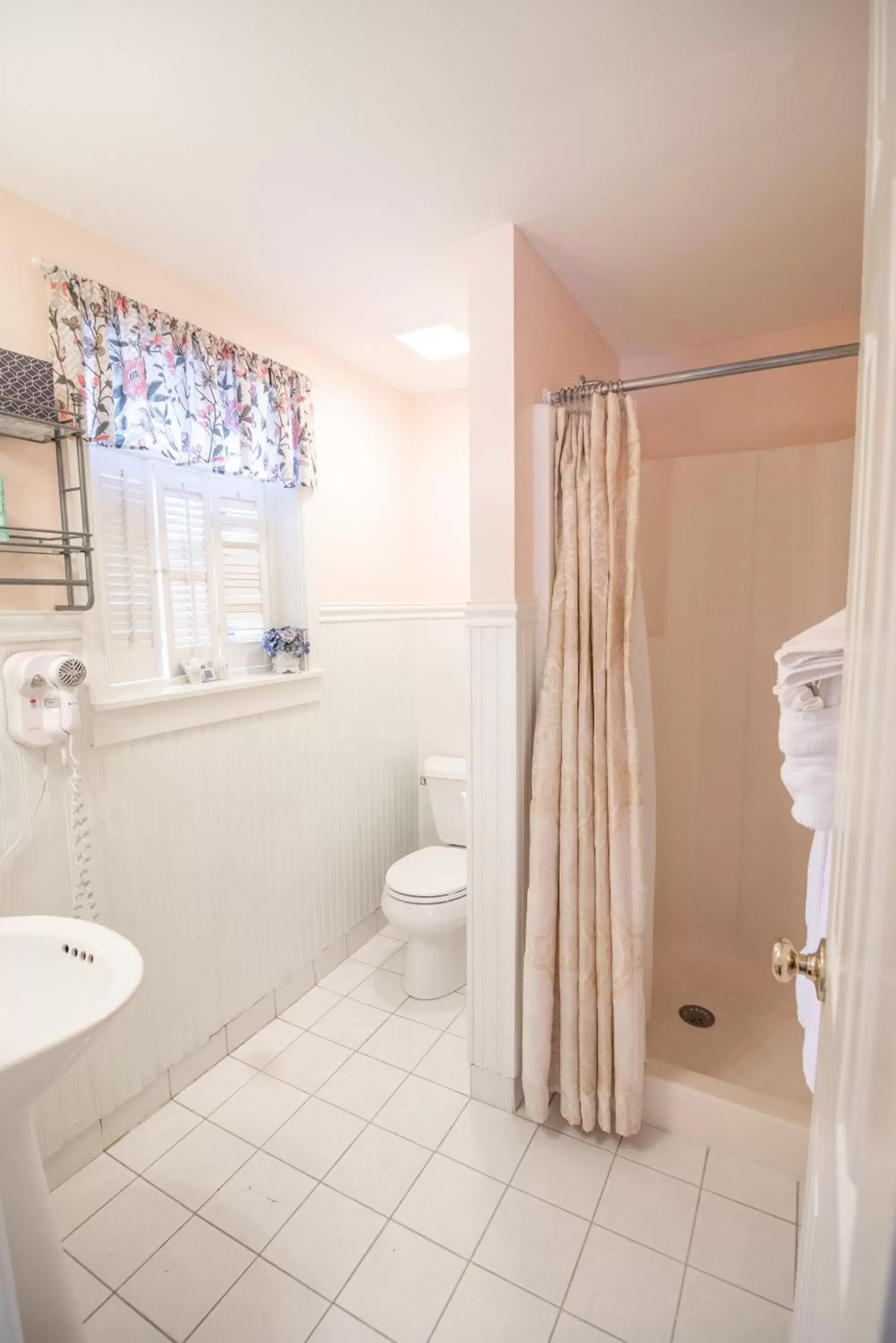 Bathroom in Cedars of Williamsburg Bed & Breakfast