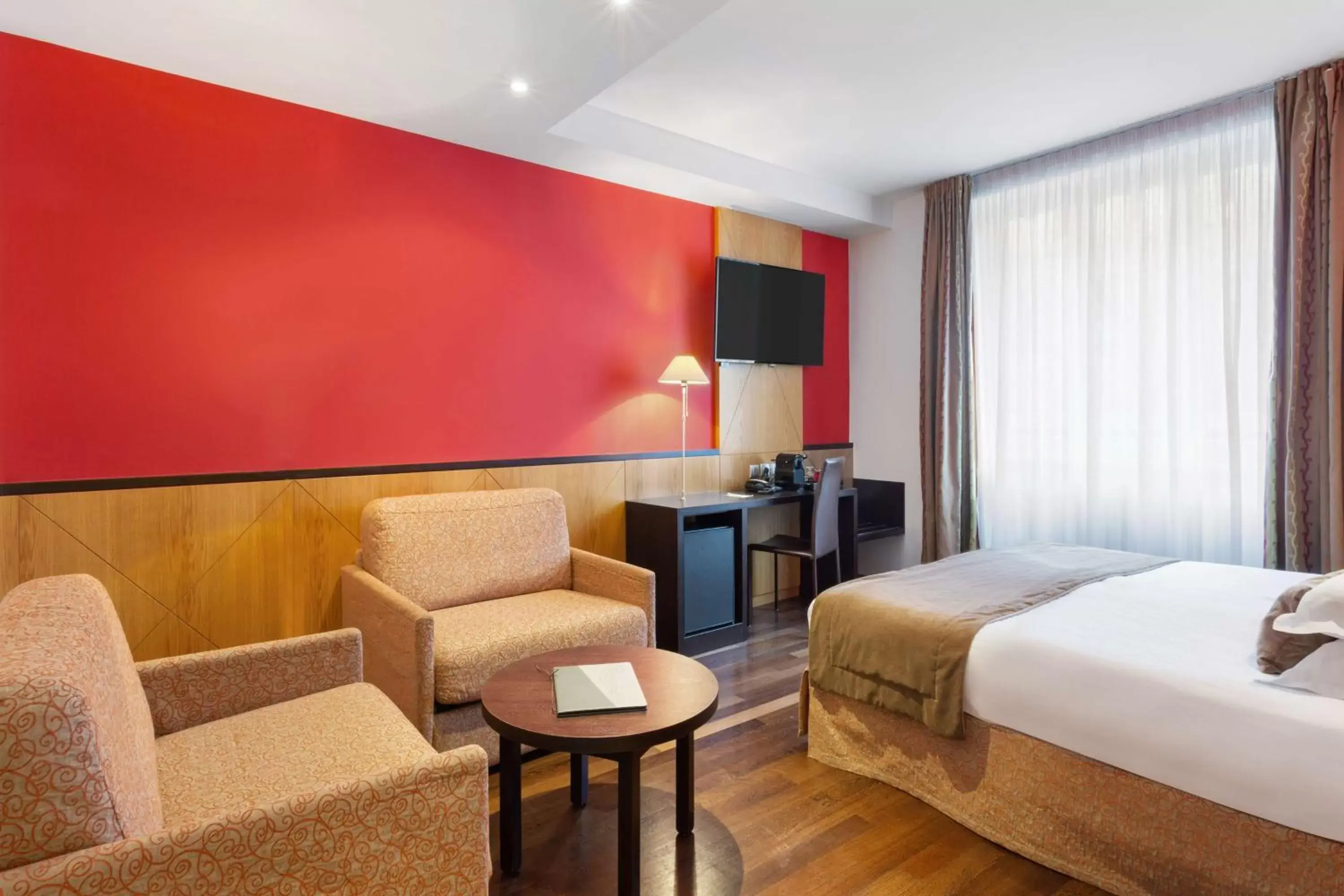 Photo of the whole room in Best Western Plus Monopole Métropole