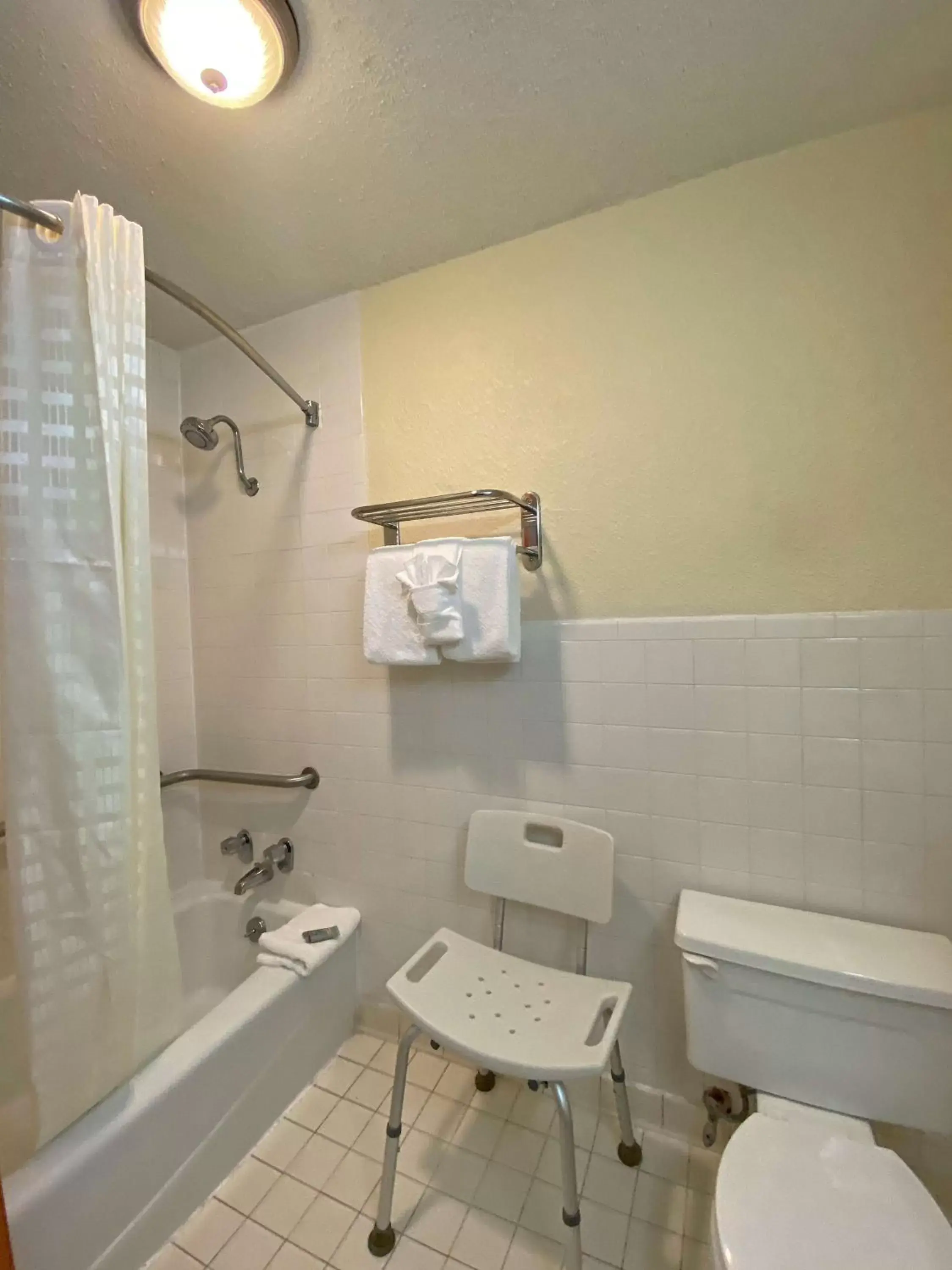 Photo of the whole room, Bathroom in Best Western Greenville Airport