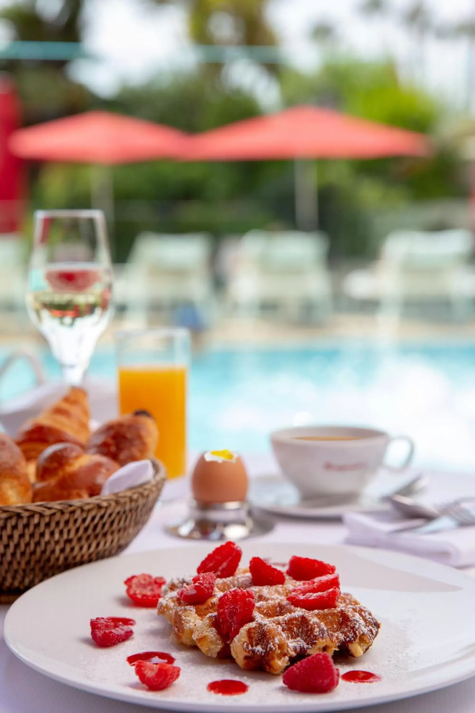 Breakfast, Swimming Pool in Hôtel Barrière Le Majestic Cannes
