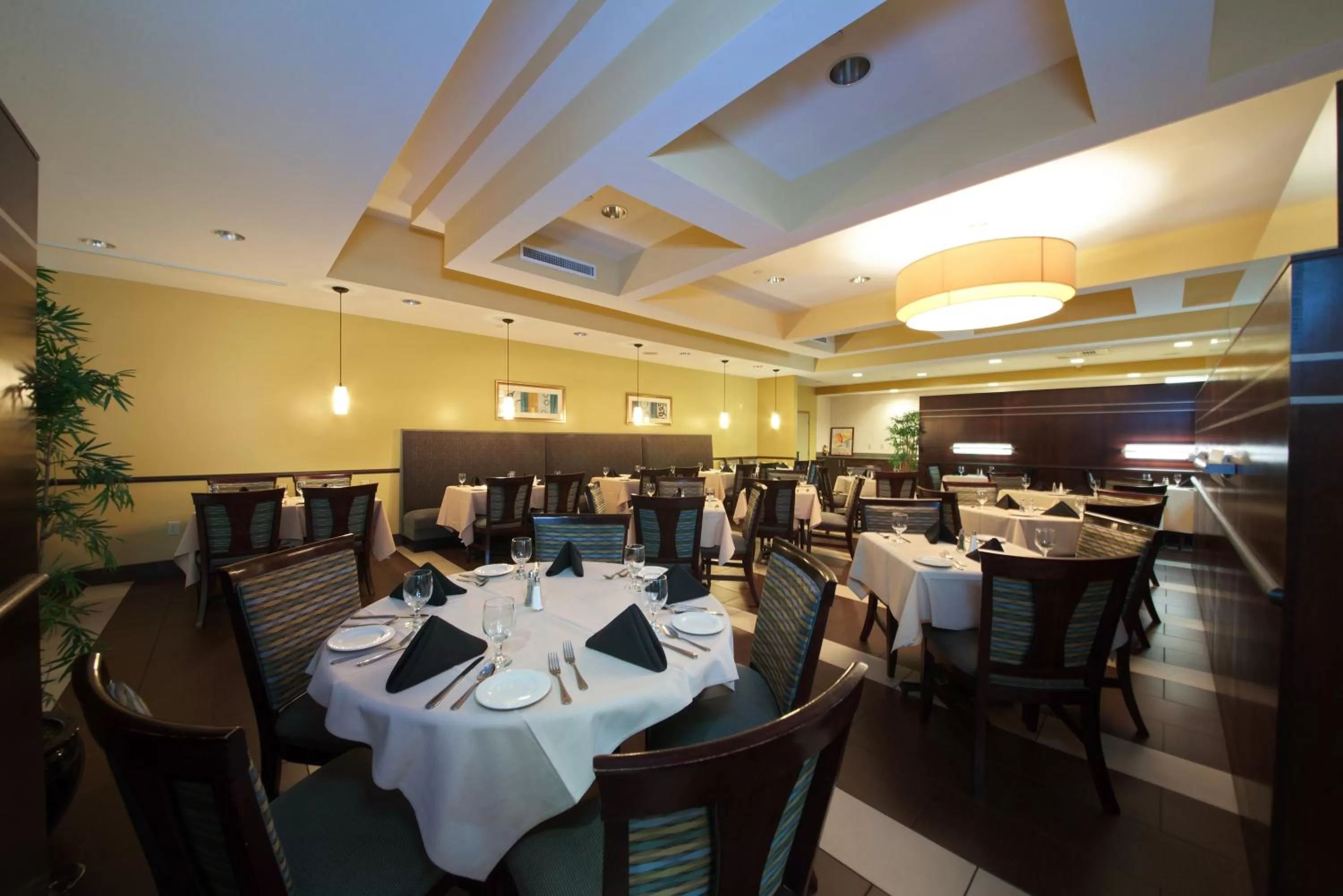 Restaurant/places to eat in Holiday Inn Titusville/Kennedy Space Center by IHG