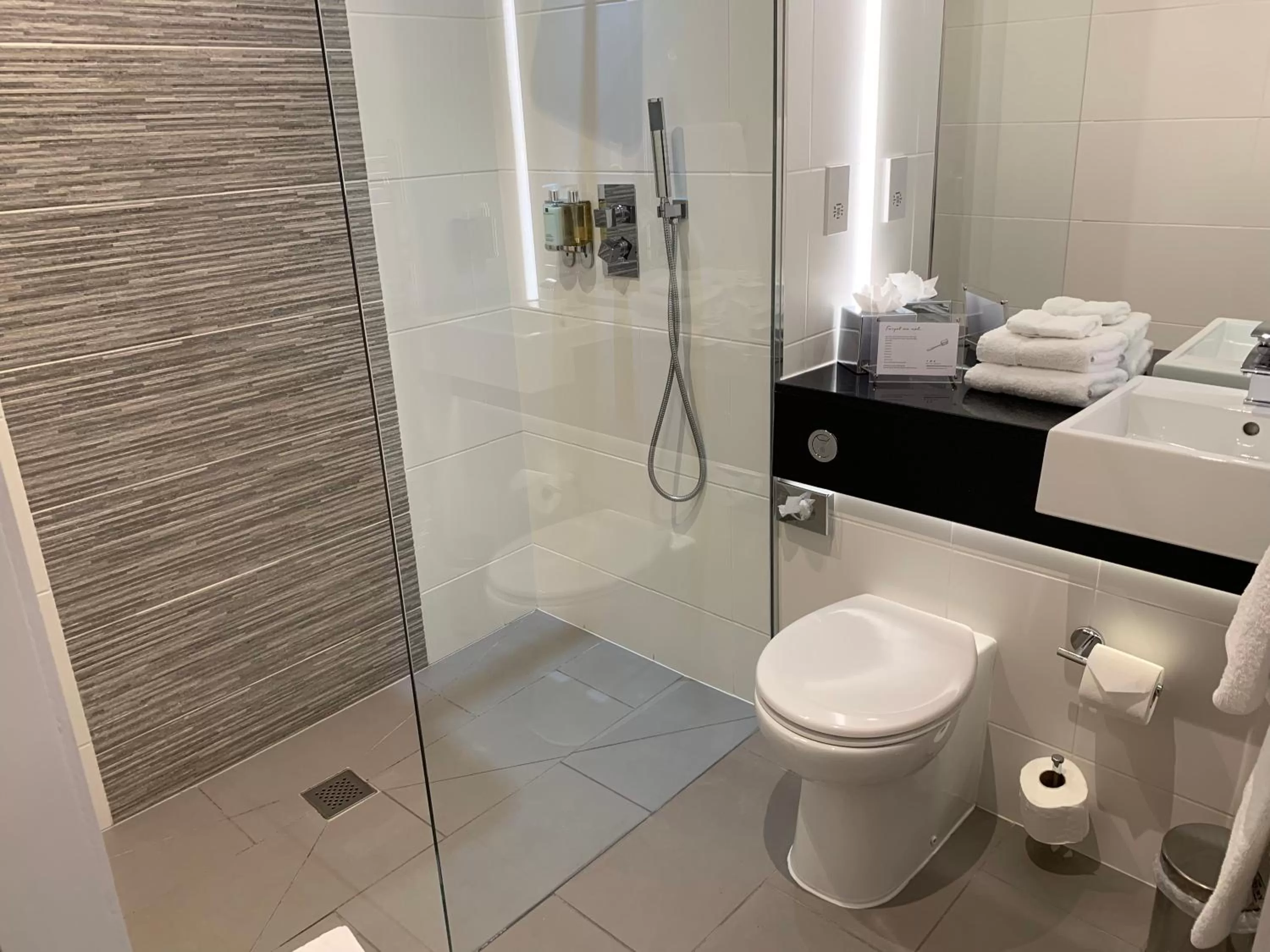 Superior King Room in The Wheatsheaf Hotel, Sandbach