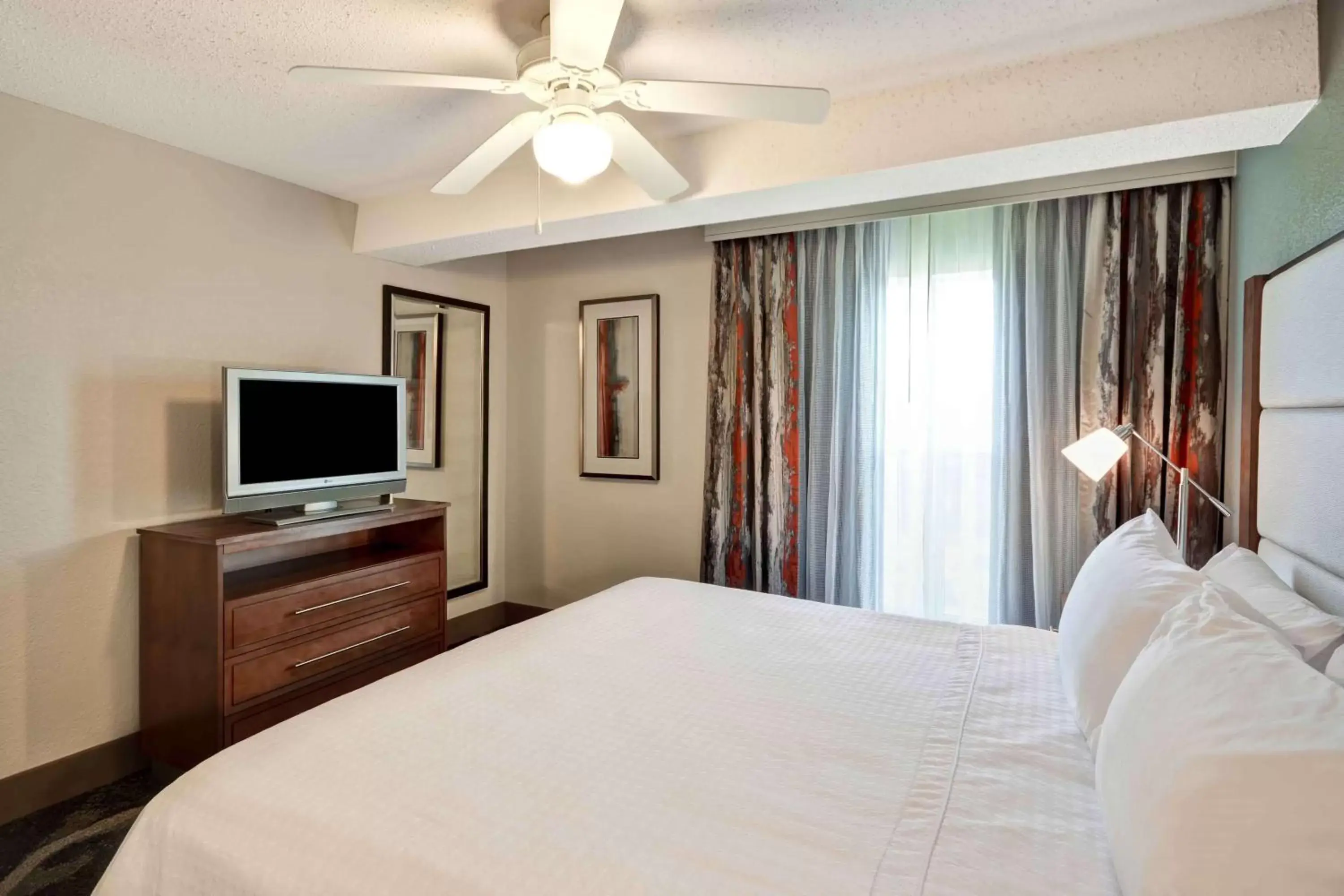 Photo of the whole room, Bed in Homewood Suites by Hilton San Antonio Northwest