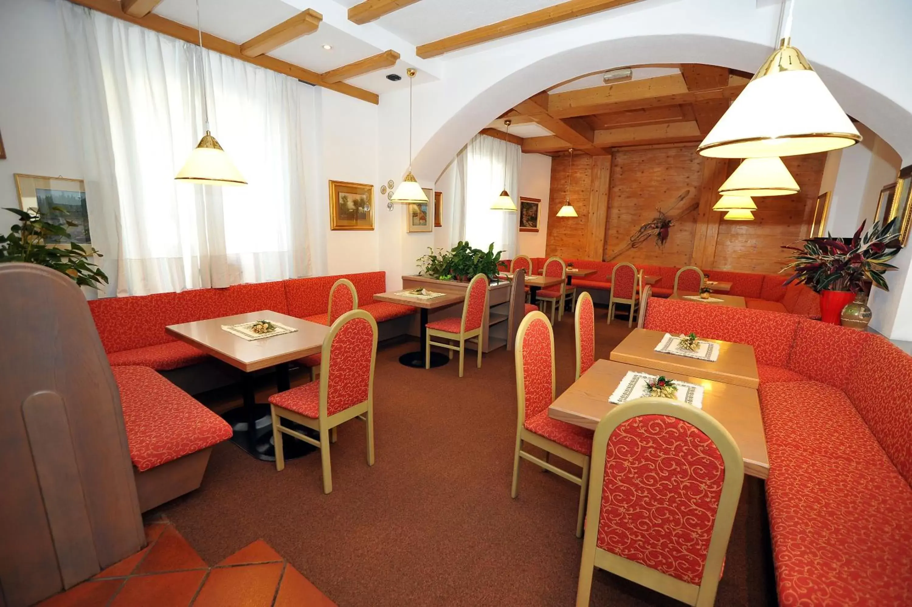 Day, Restaurant/Places to Eat in Hotel Capitani