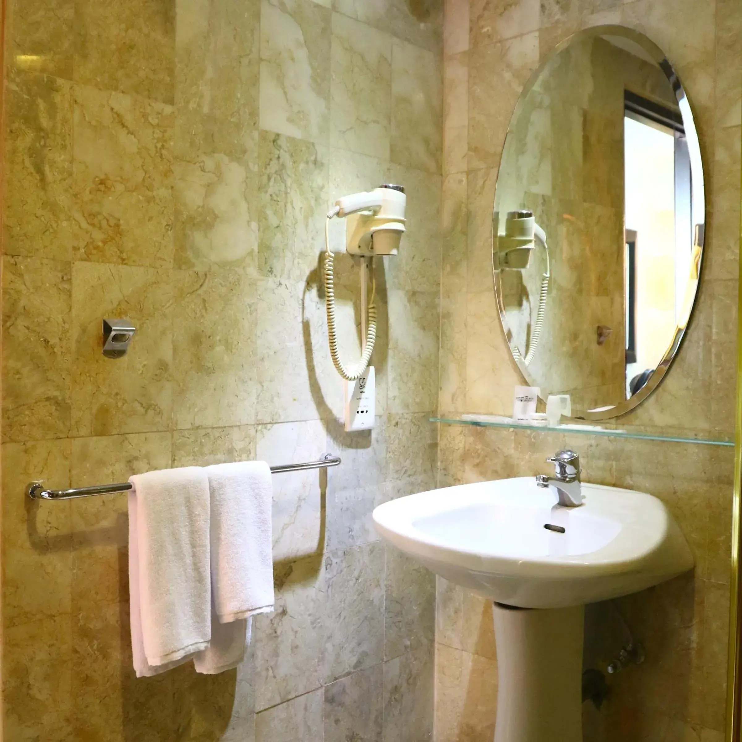 Bathroom in Jakarta Airport Hotel Bathroom in Jakarta Airport Hotel