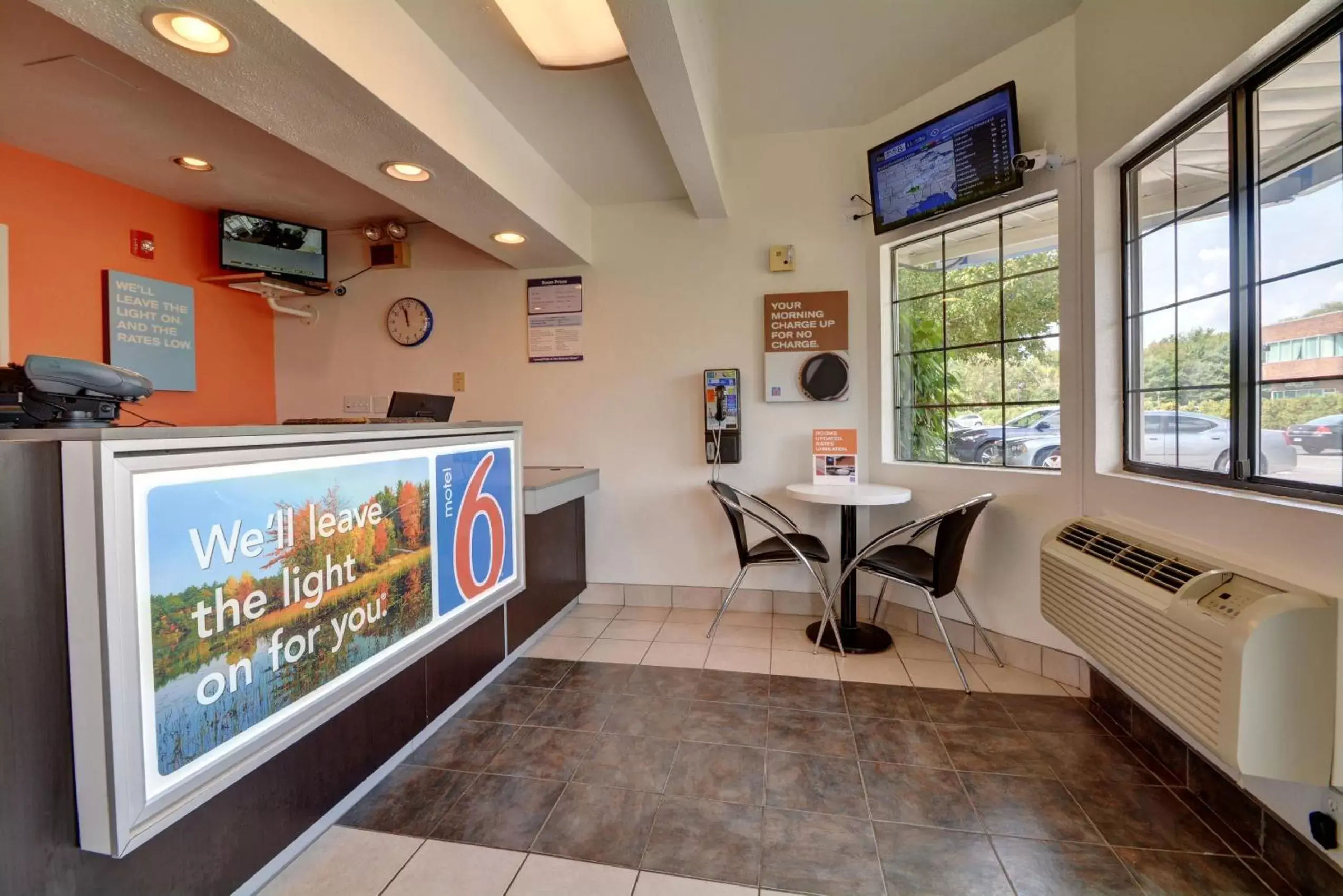 Lobby or reception in Motel 6-Wethersfield, CT - Hartford Lobby or reception in Motel 6-Wethersfield, CT - Hartford