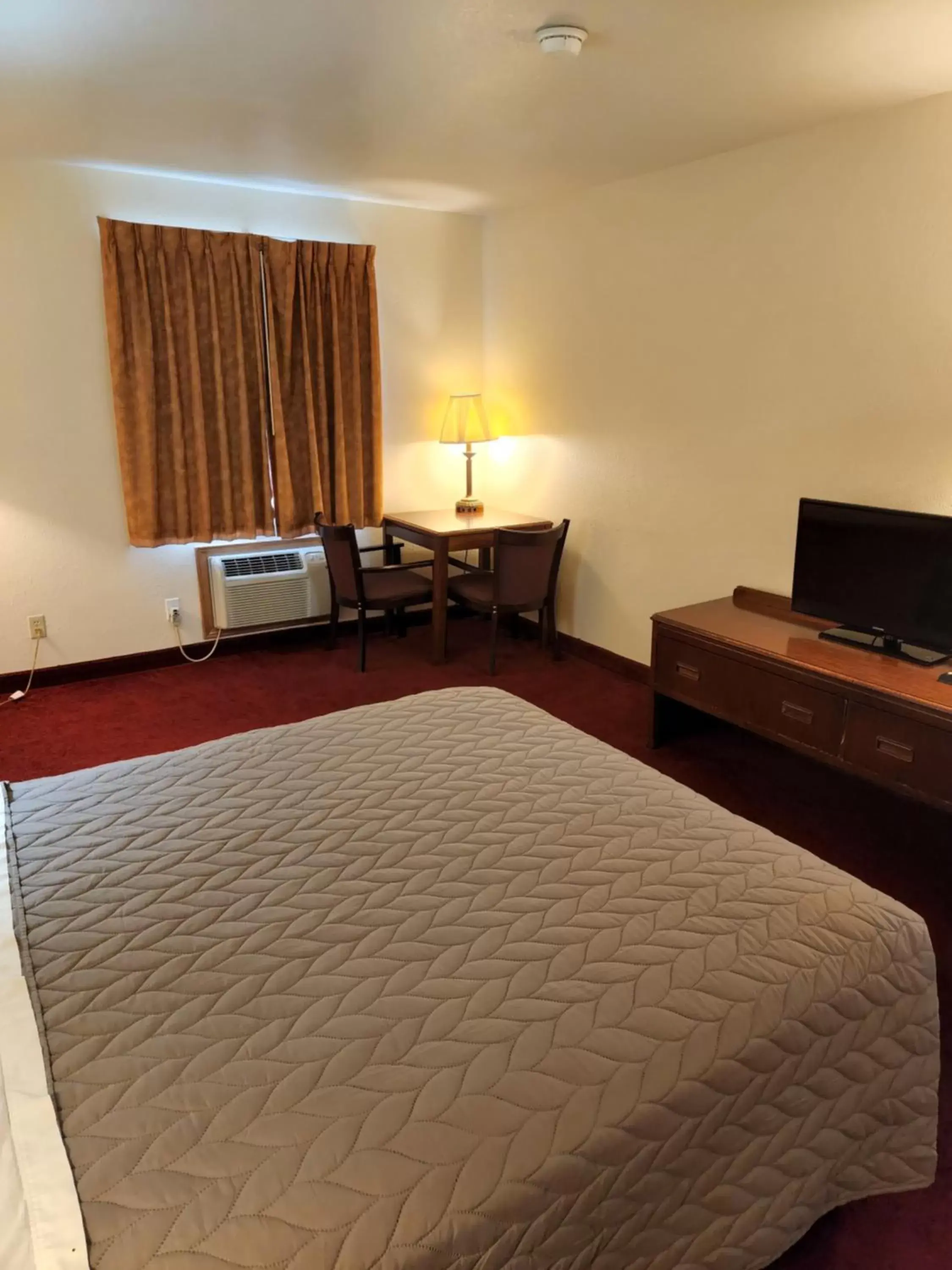 Bed in Family Budget Inn