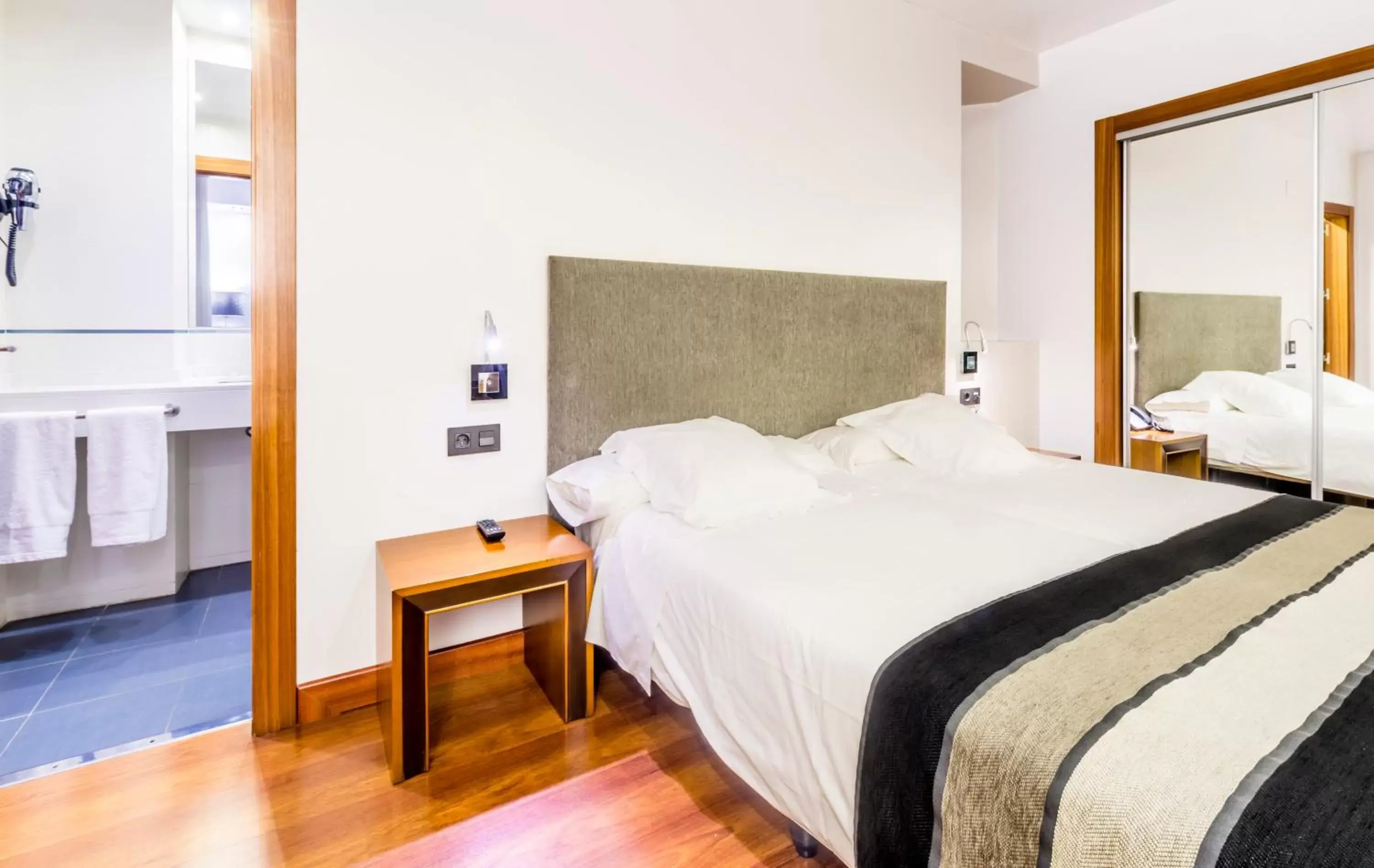 Bedroom, Bed in Monjas del Carmen Hotel