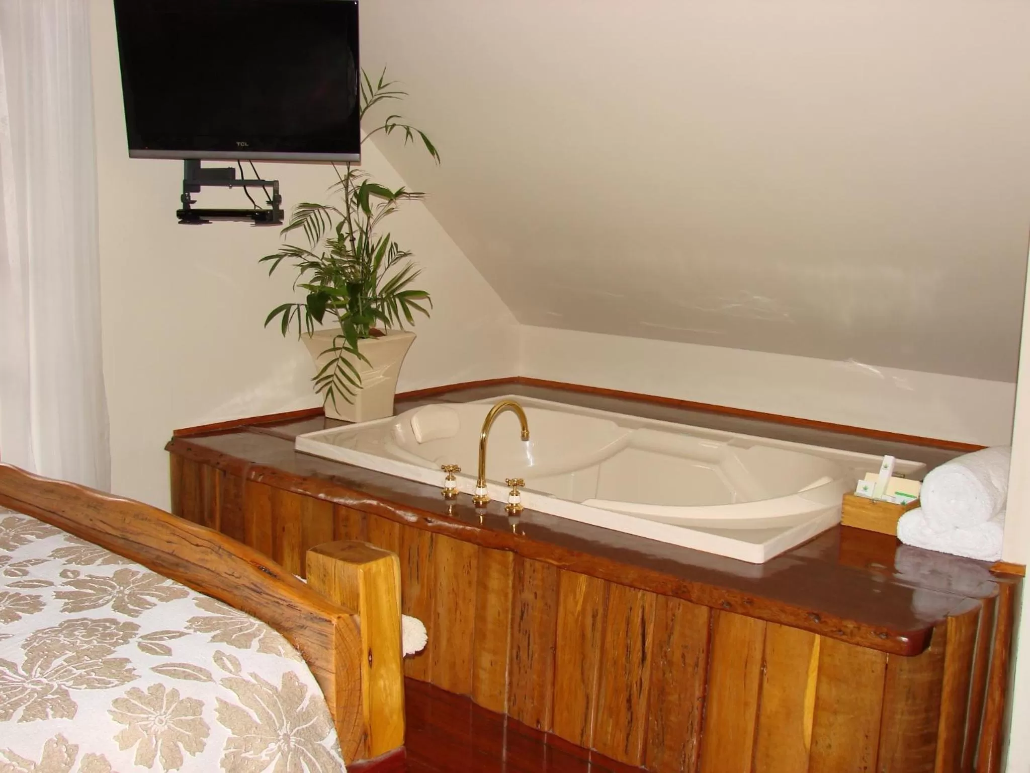 Bathroom, Bed in Clarence River Bed & Breakfast