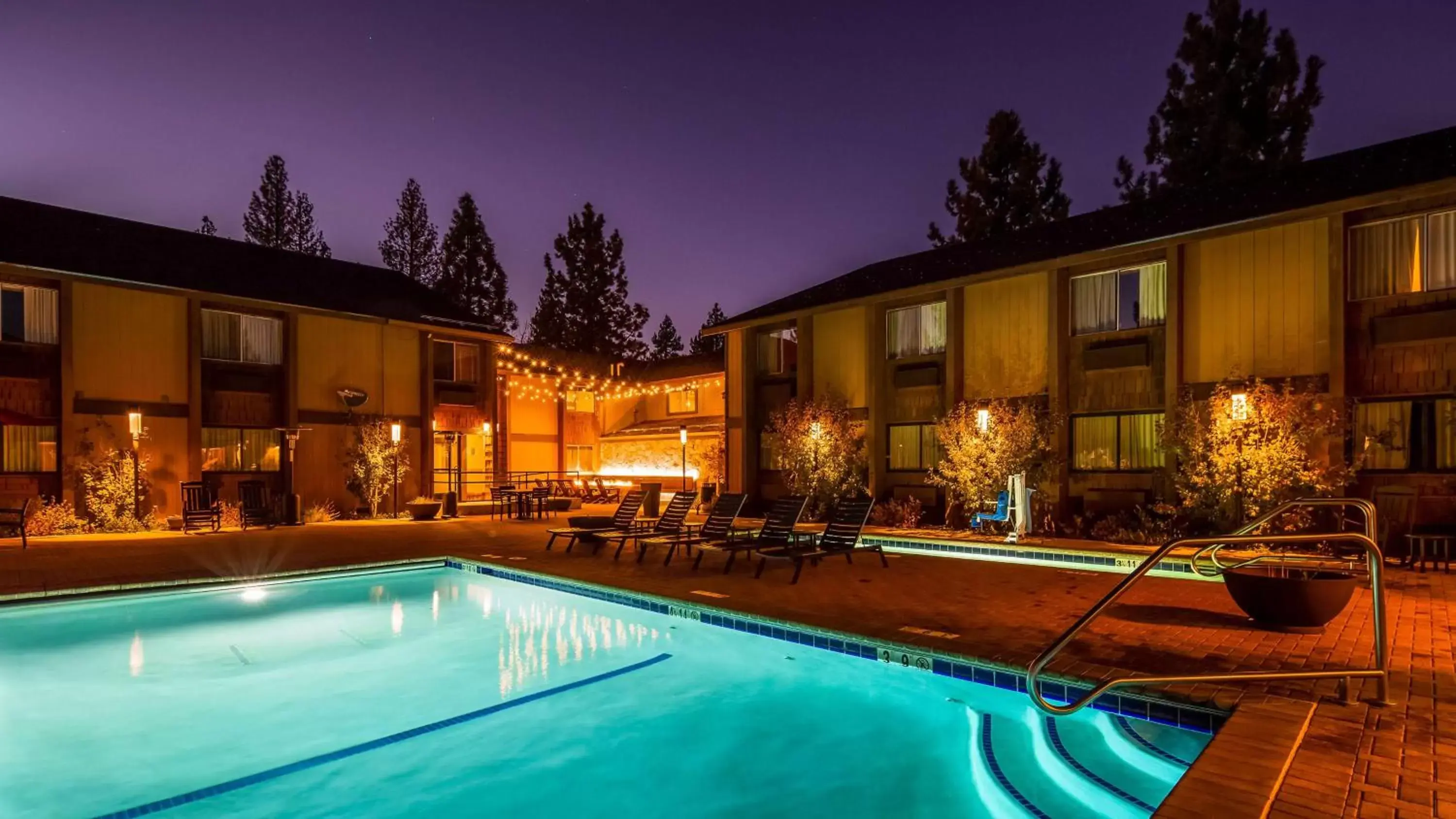 Pool view, Property Building in Best Western Plus Truckee-Tahoe Hotel