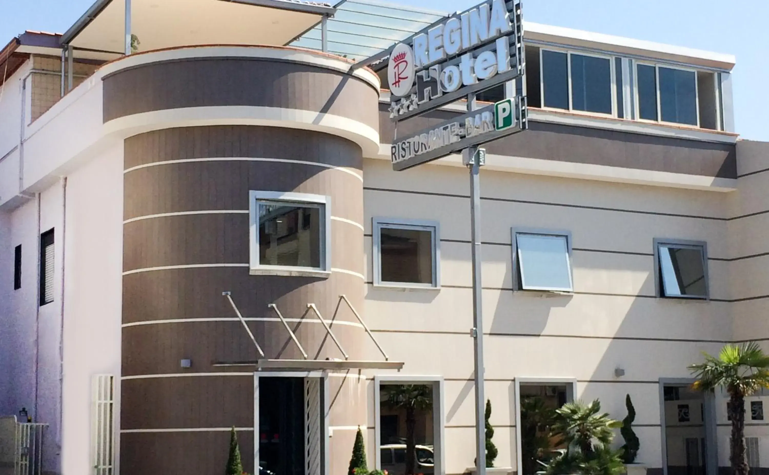 Facade/entrance, Property Building in Hotel Regina