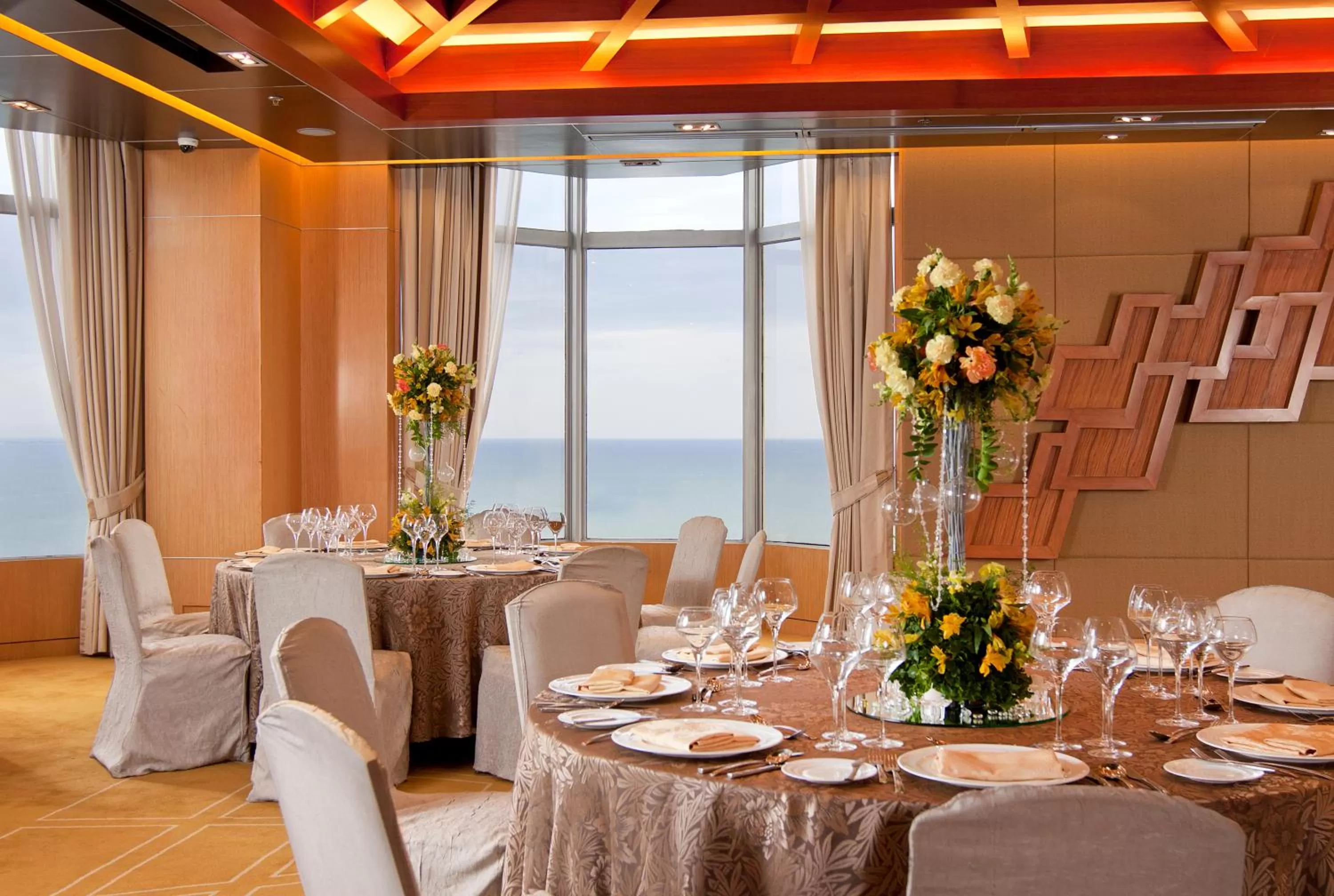 Restaurant/places to eat in Diamond Hotel Philippines