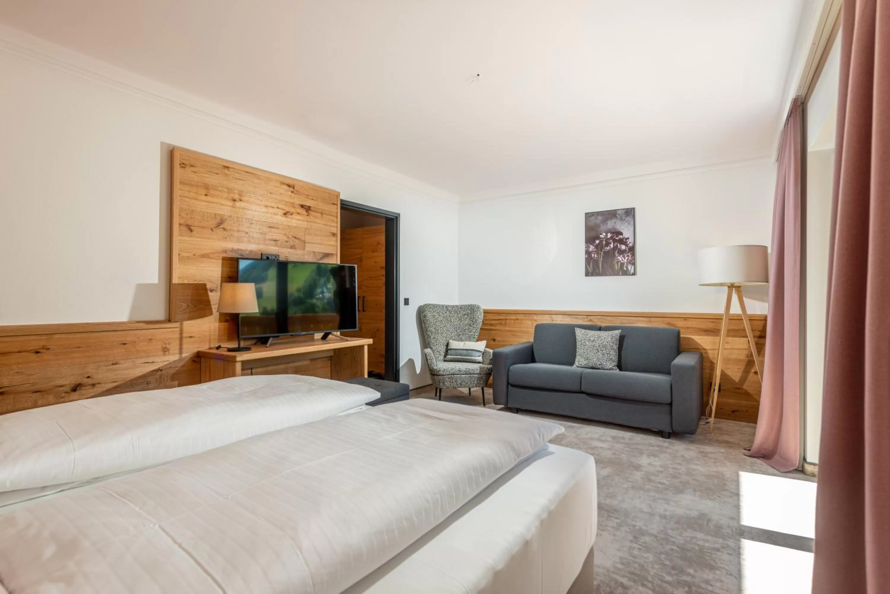 Photo of the whole room, Bed in Stadtvilla Schladming Boutiquehotel