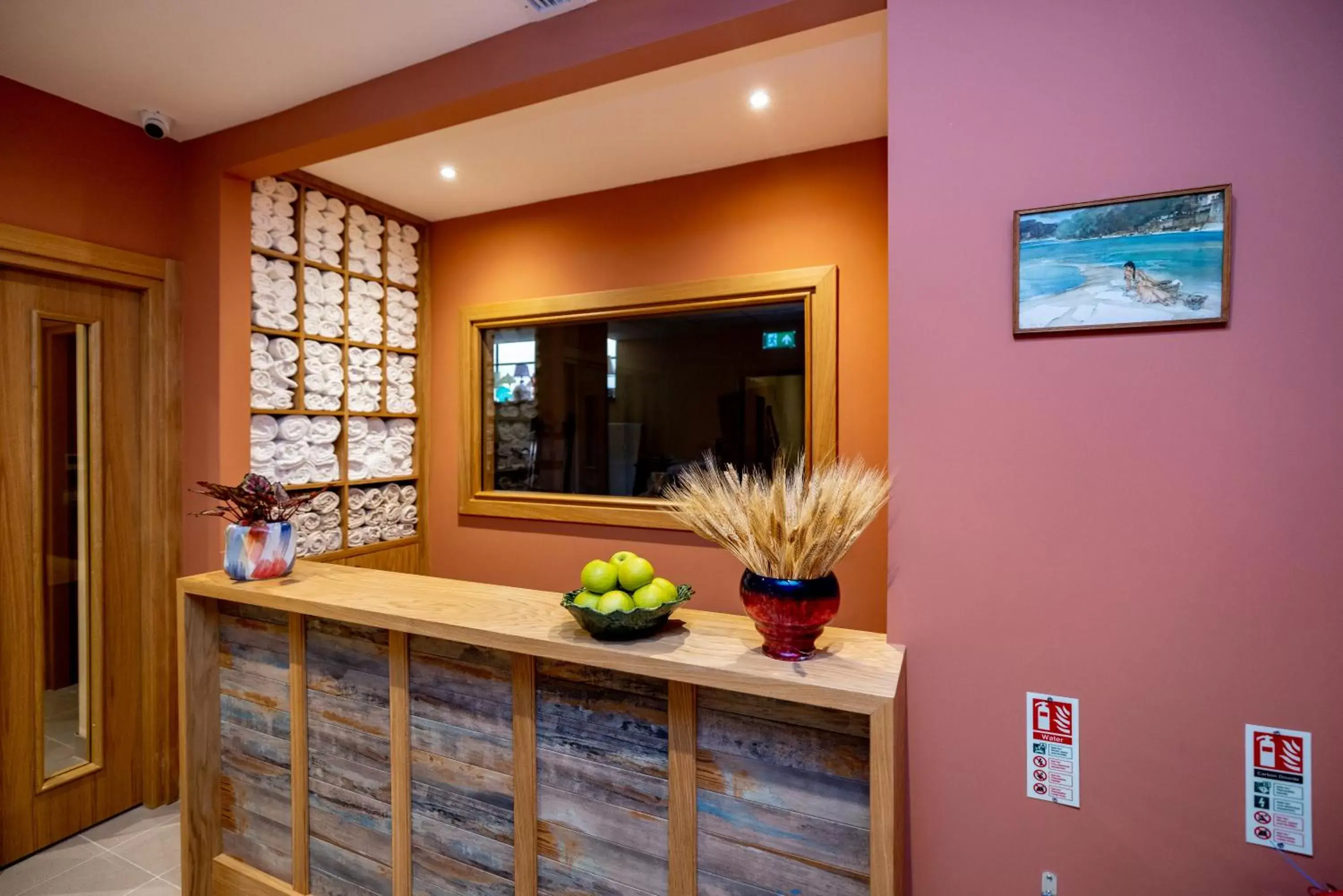 Spa and wellness centre/facilities, TV/Entertainment Center in Limehouse Library Hotel