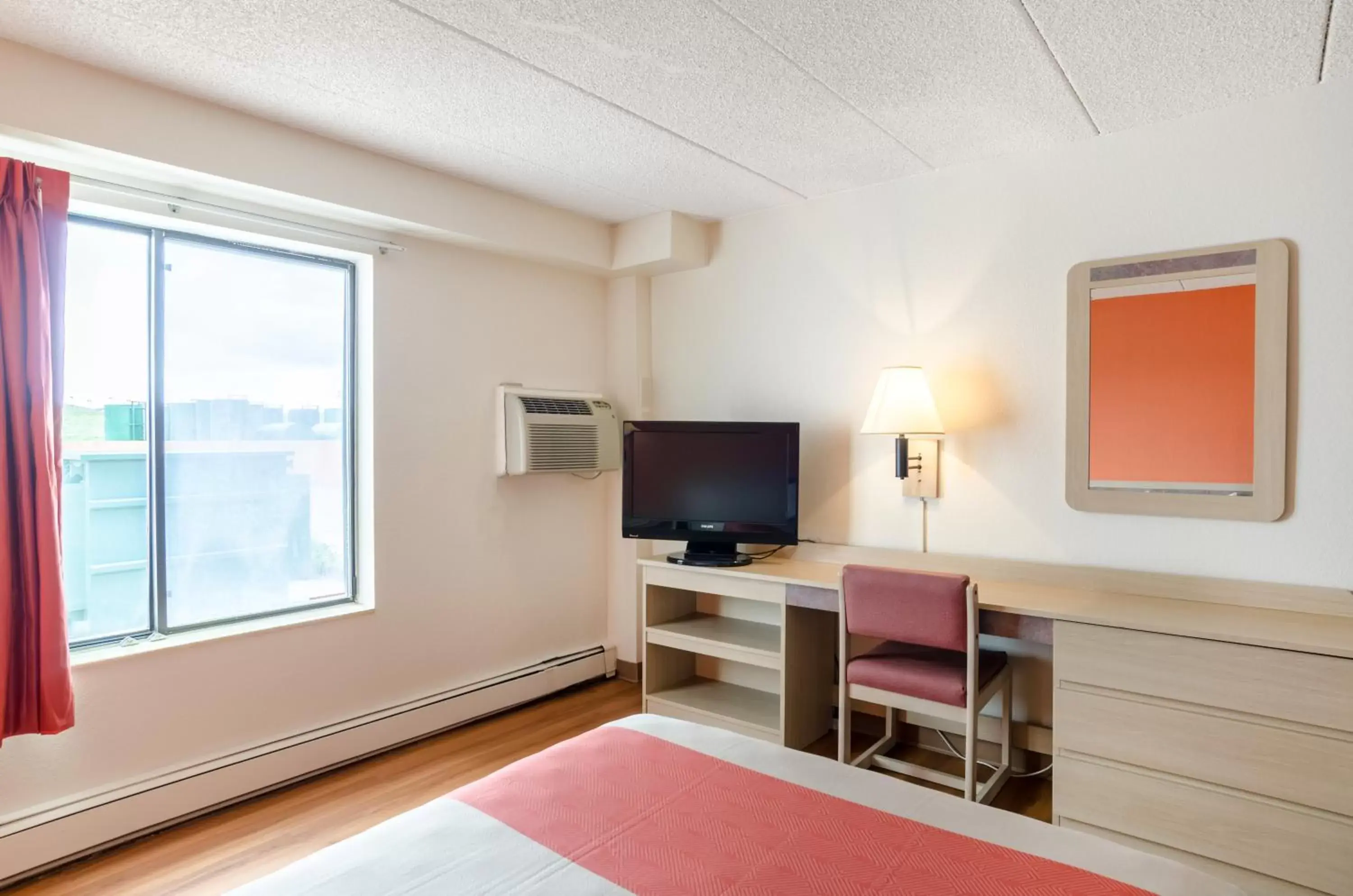 Bedroom, TV/Entertainment Center in Baymont by Wyndham Gillette