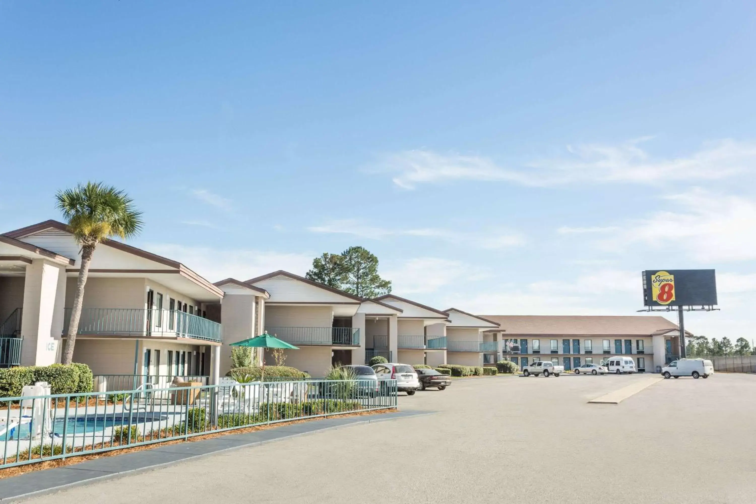 Property building in Super 8 by Wyndham Adel GA I-75 Property building in Super 8 by Wyndham Adel GA I-75