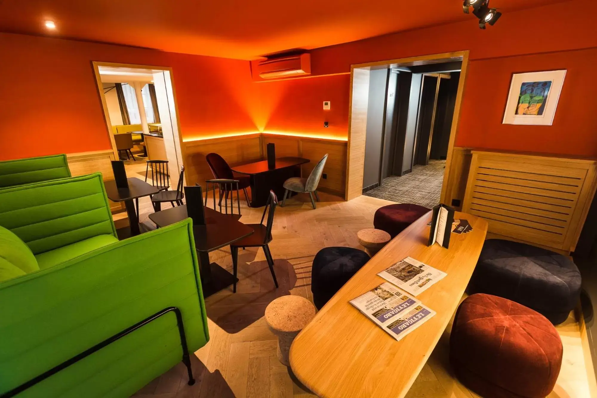 Lounge or bar, Seating Area in Hôtel Du Dragon