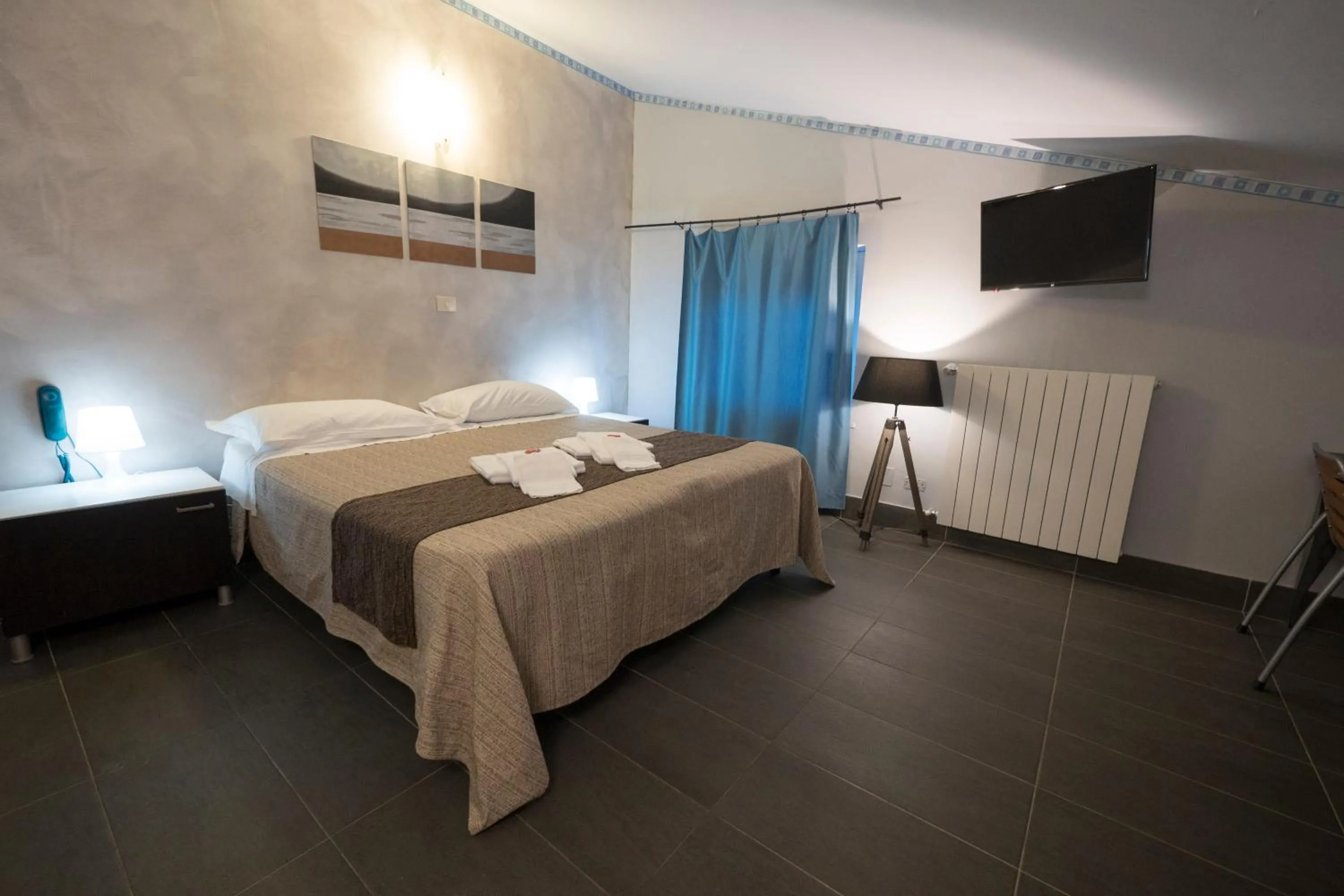 Bathroom, Bed in Albergo Serena