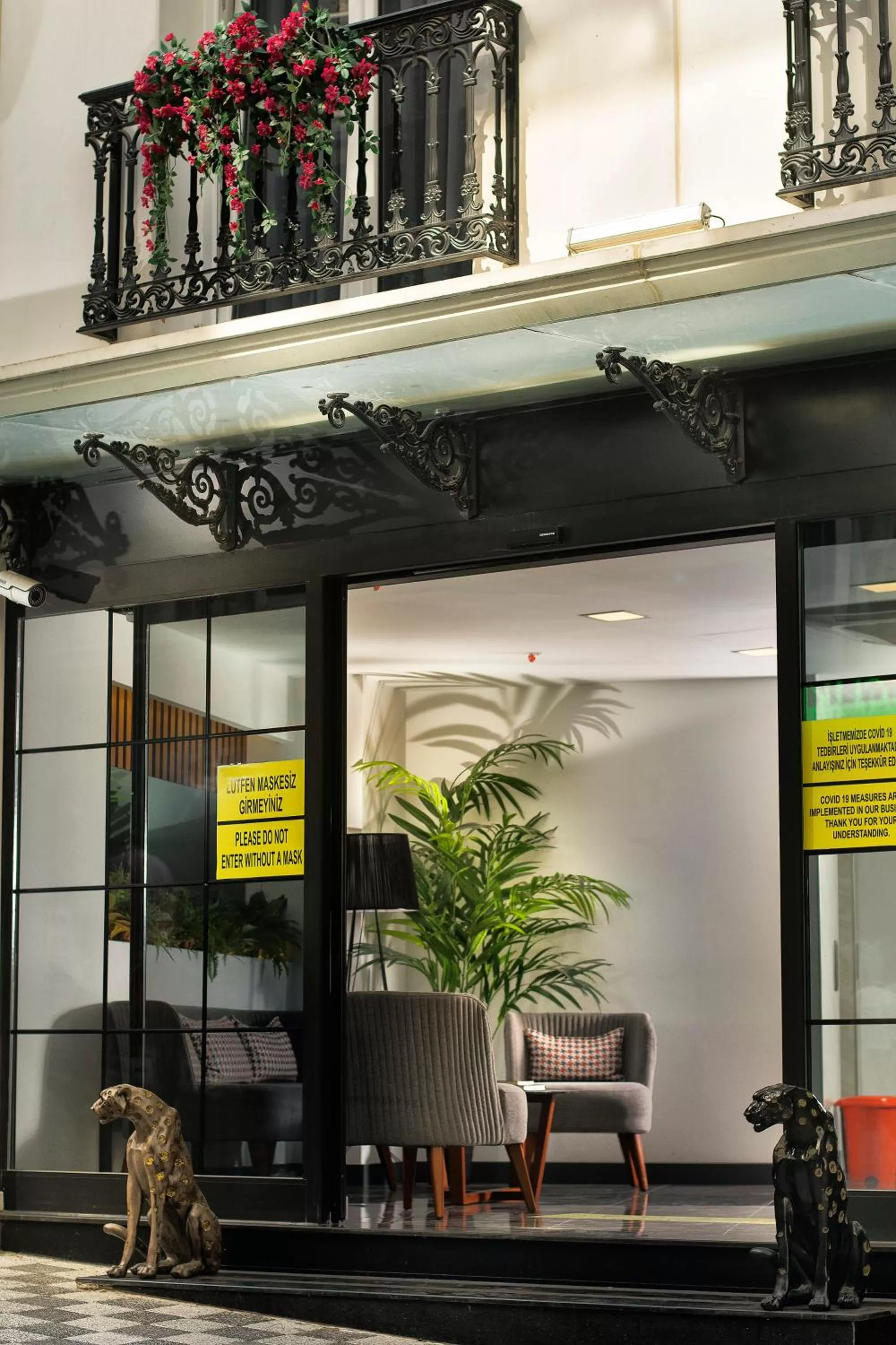 Facade/entrance in Last Vita