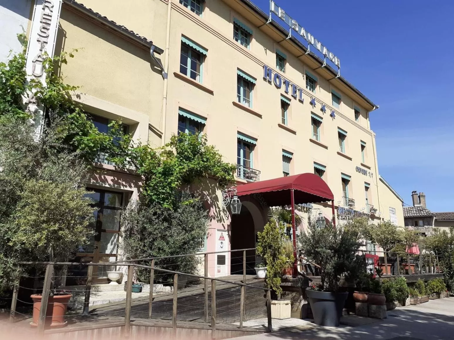 Property building in Hôtel Le Sauvage