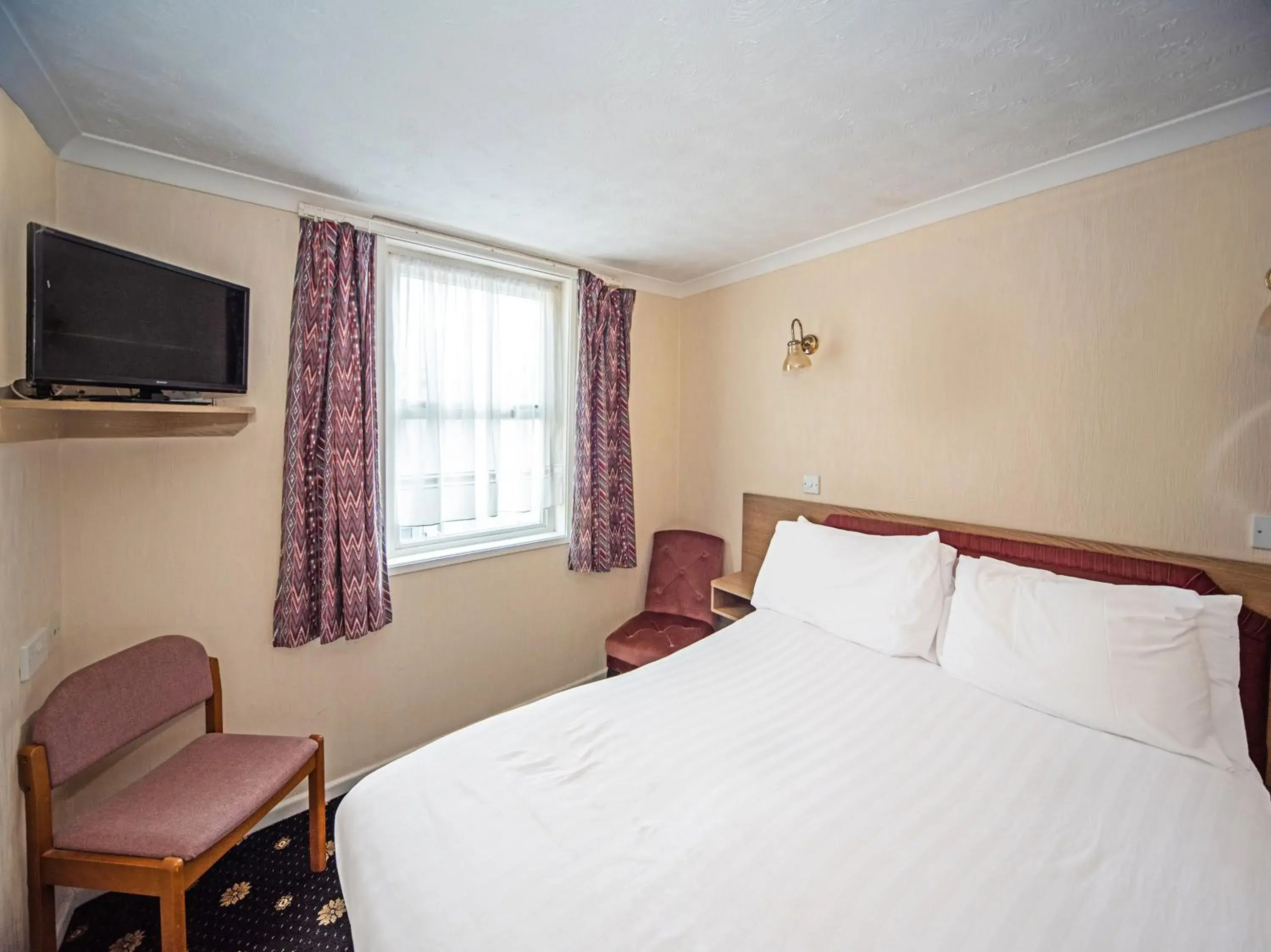 Bedroom, Bed in The Sherwood Palm Hotel, Torquay Beach