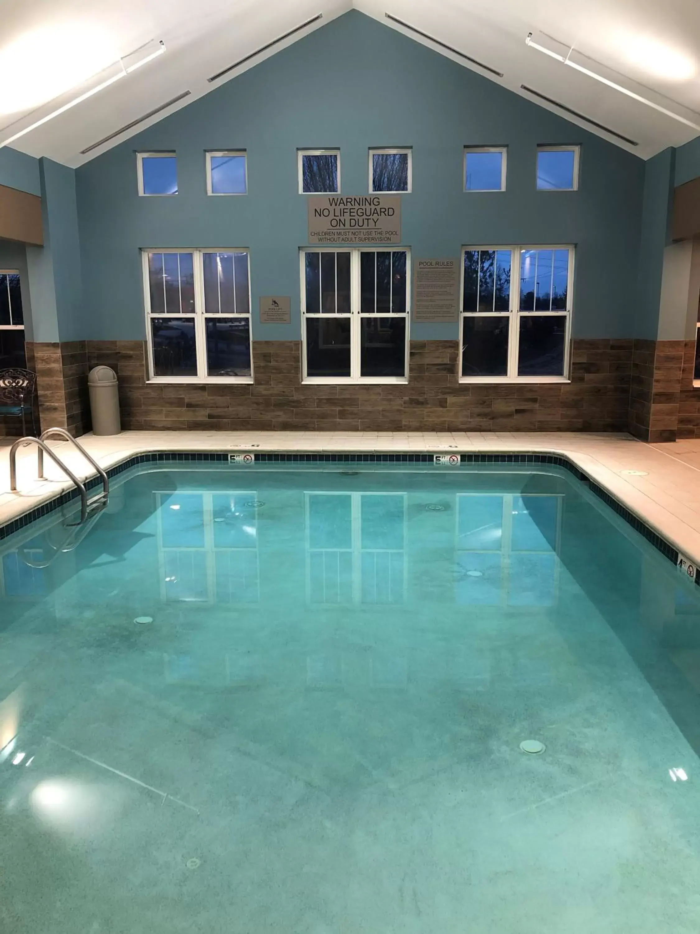 Pool view, Swimming Pool in Country Inn & Suites by Radisson, Gettysburg, PA